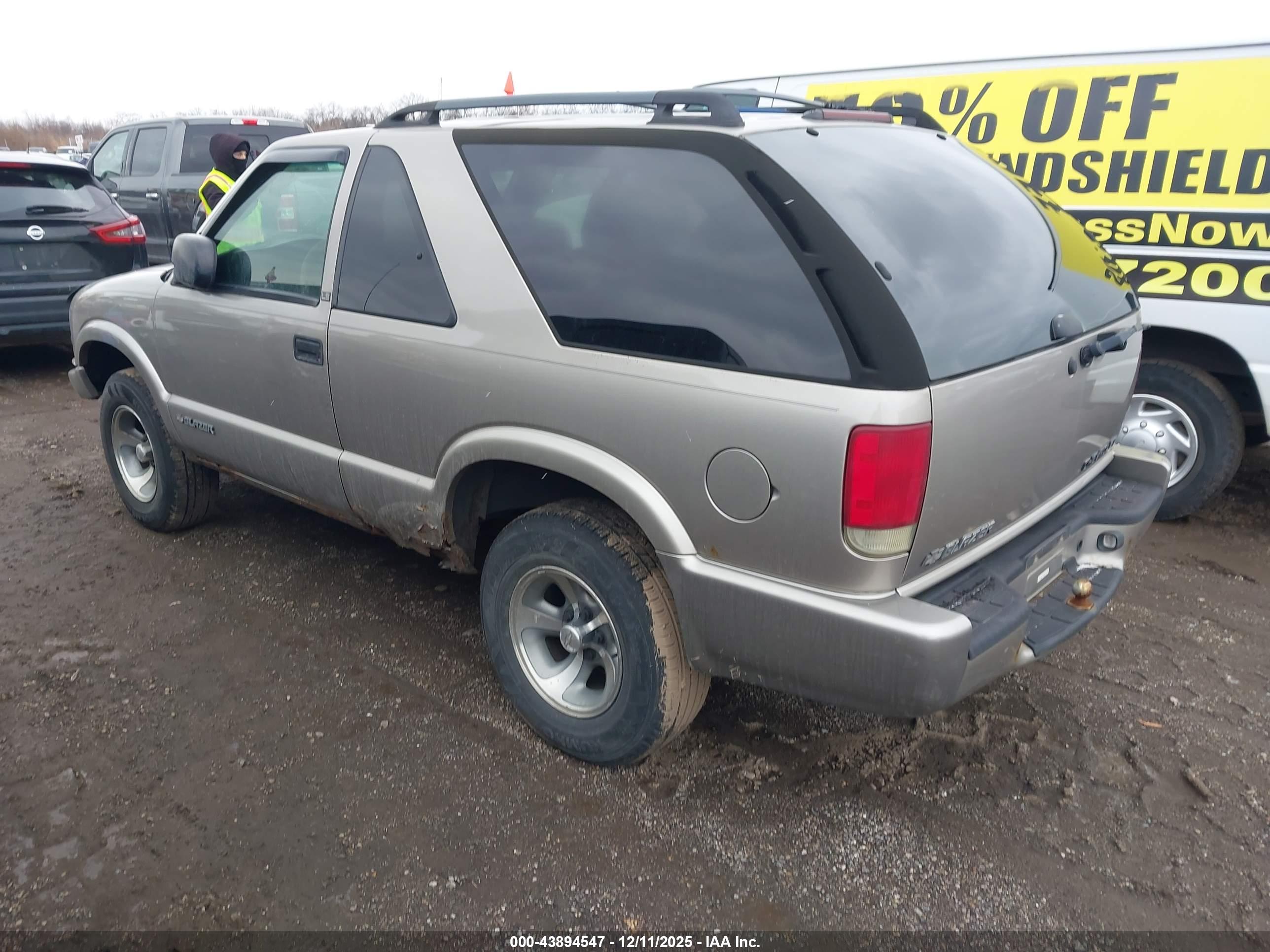 CHEVROLET BLAZER image 3