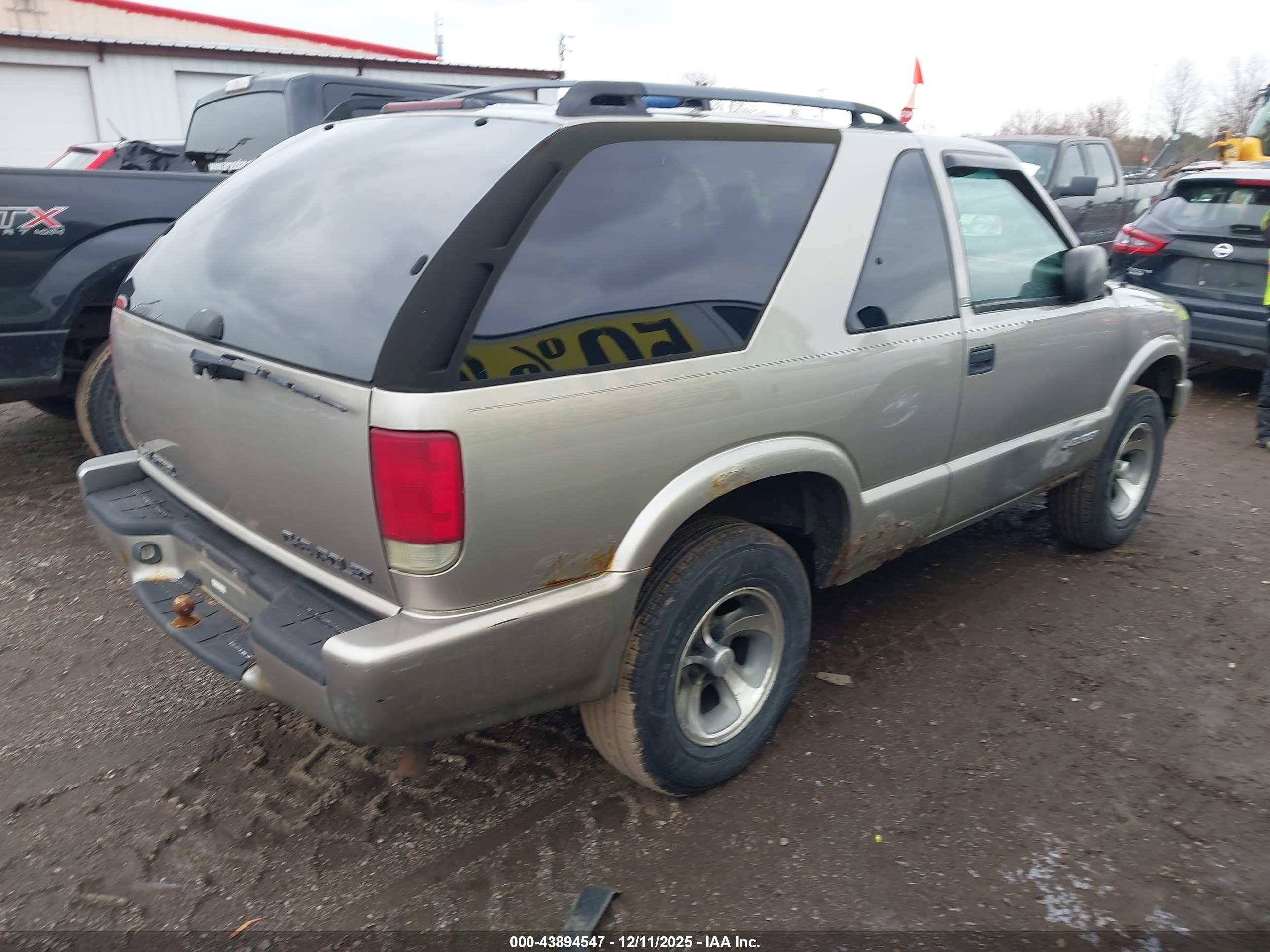 CHEVROLET BLAZER image 4