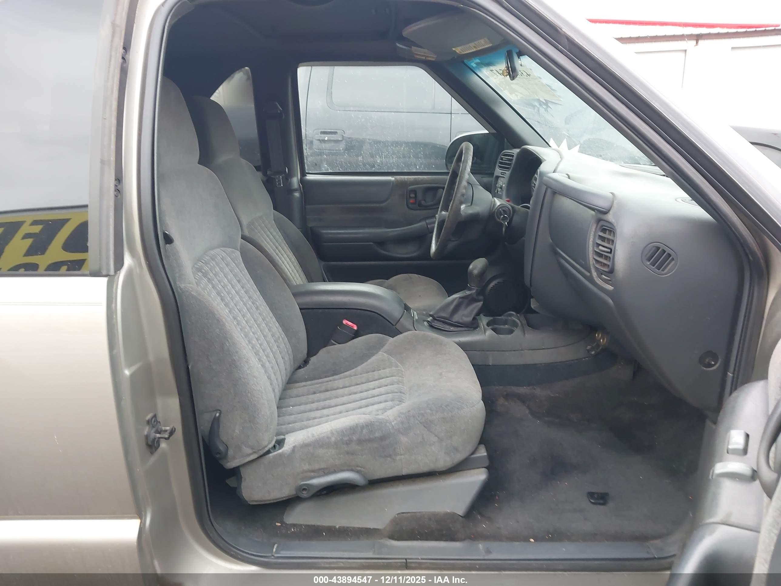 CHEVROLET BLAZER image 5