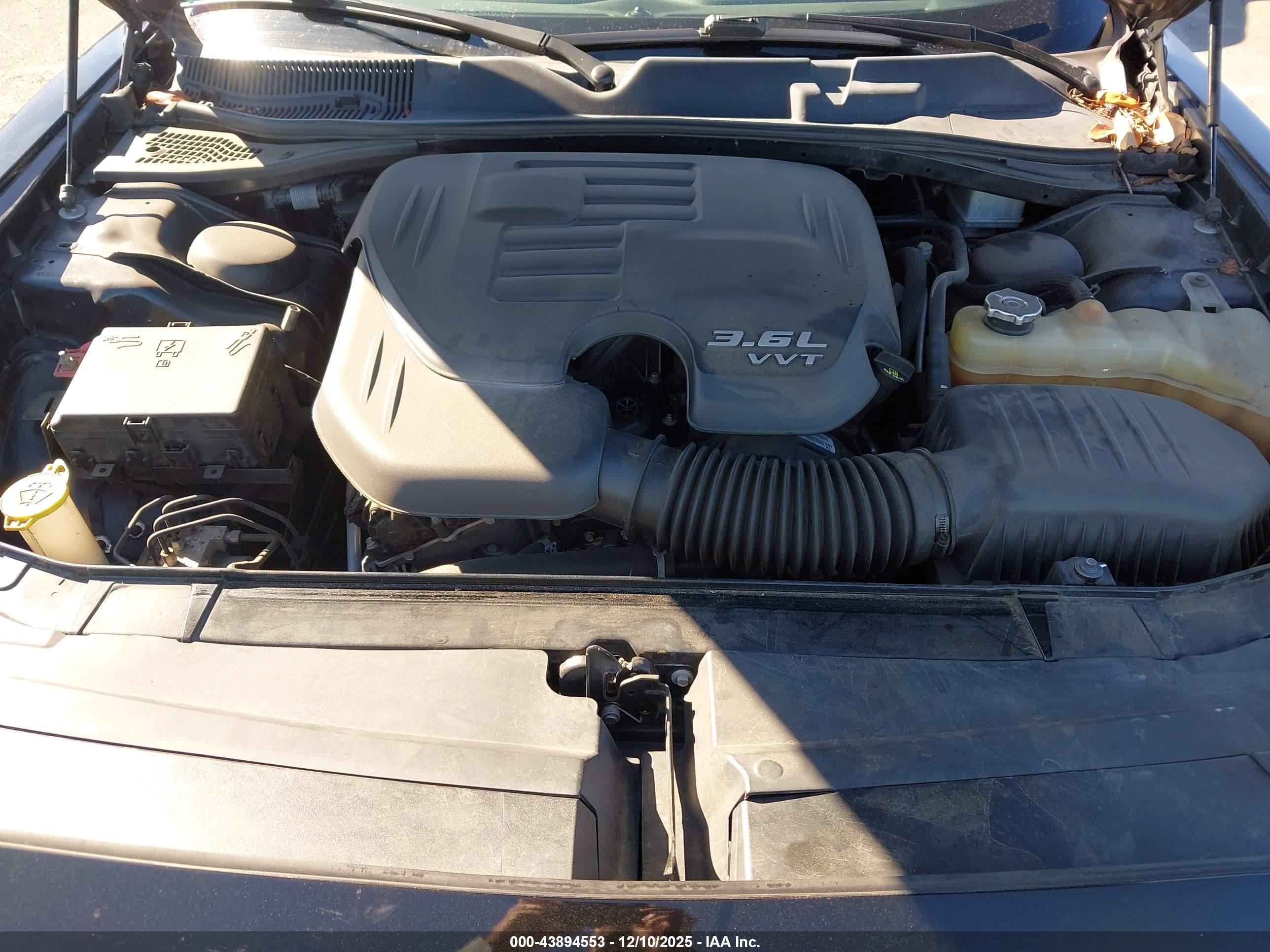 DODGE CHALLENGER image 10