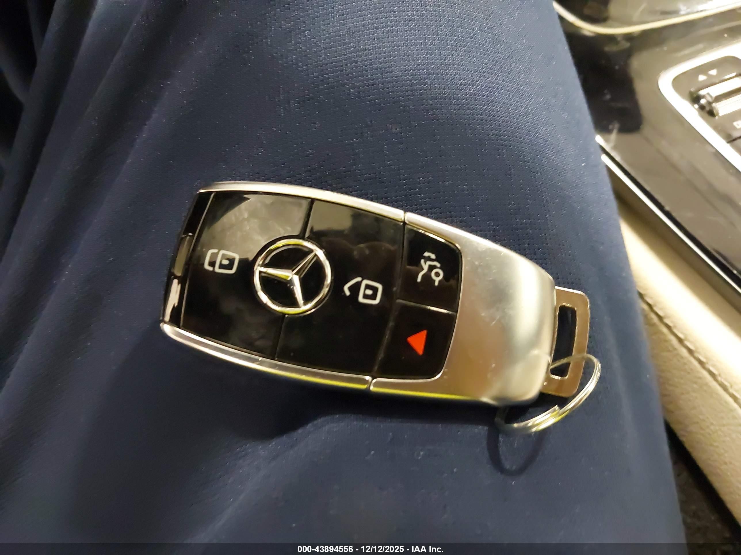 MERCEDES-BENZ E image 11