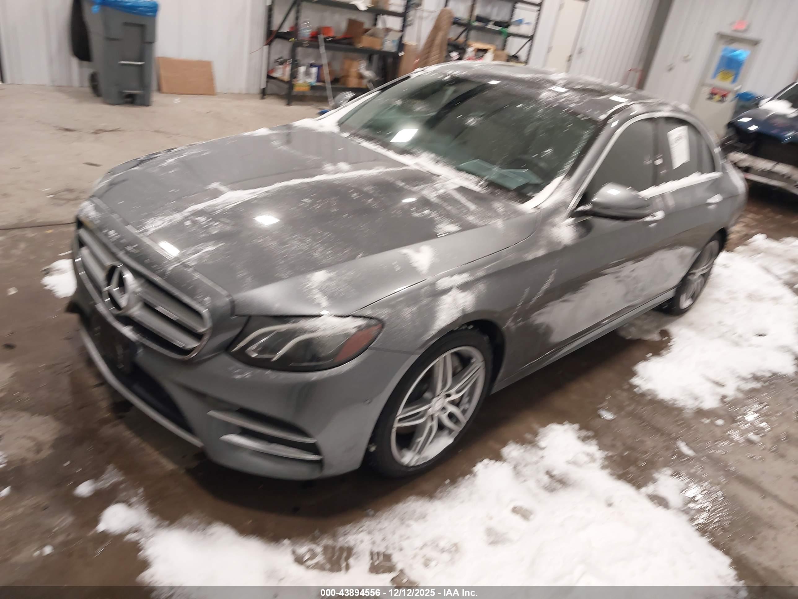 MERCEDES-BENZ E image 2