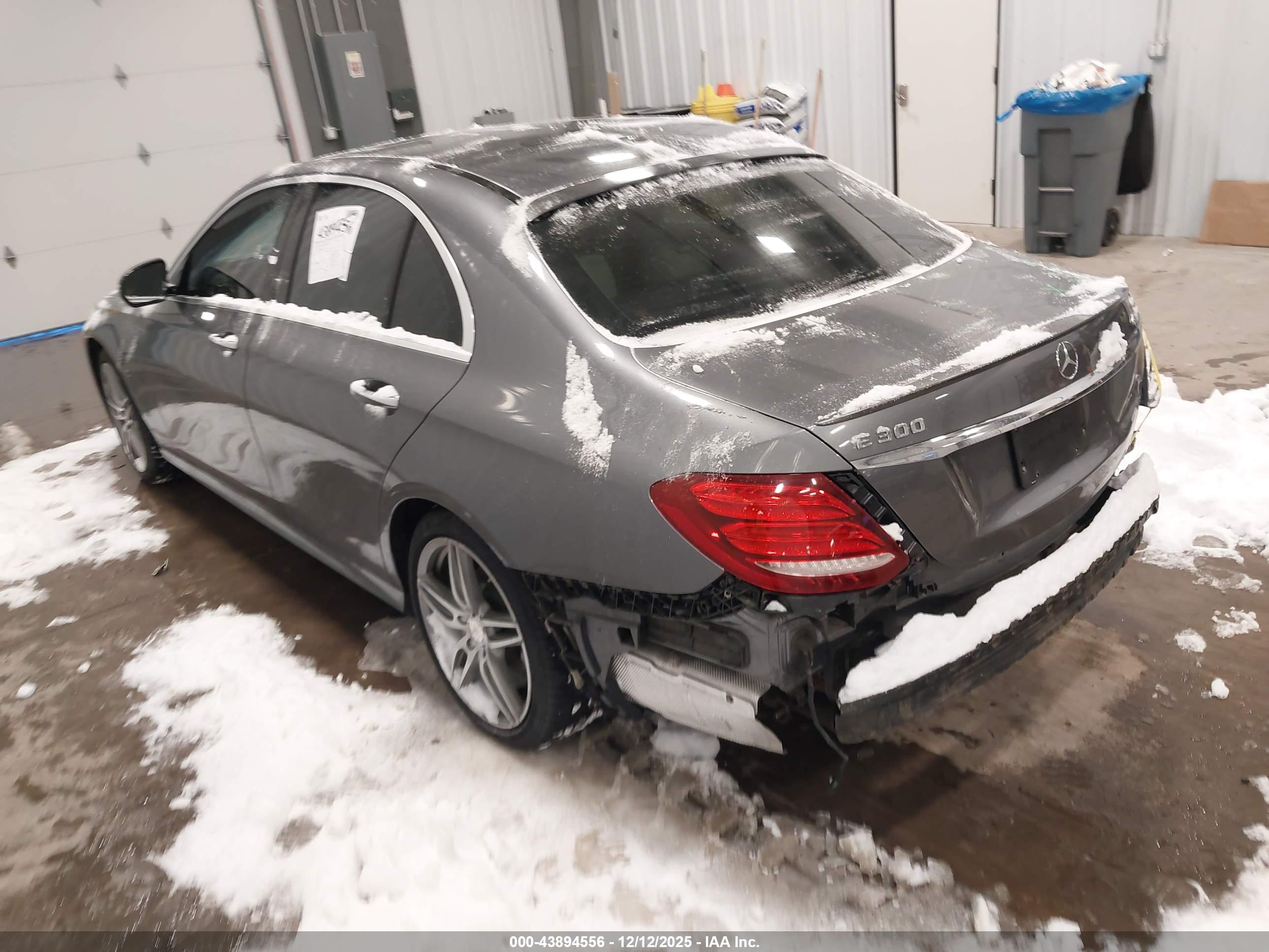 MERCEDES-BENZ E image 3