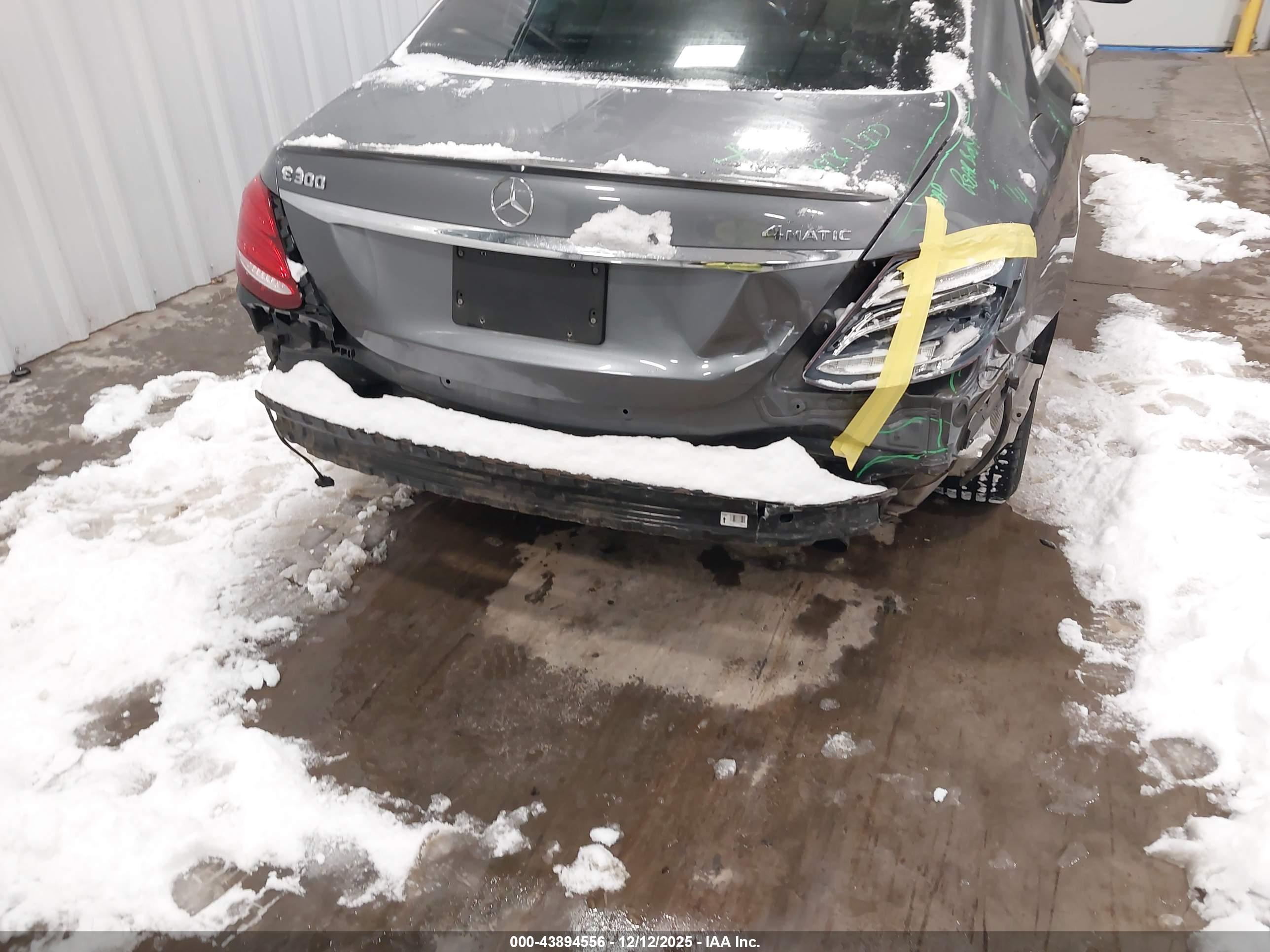 MERCEDES-BENZ E image 6