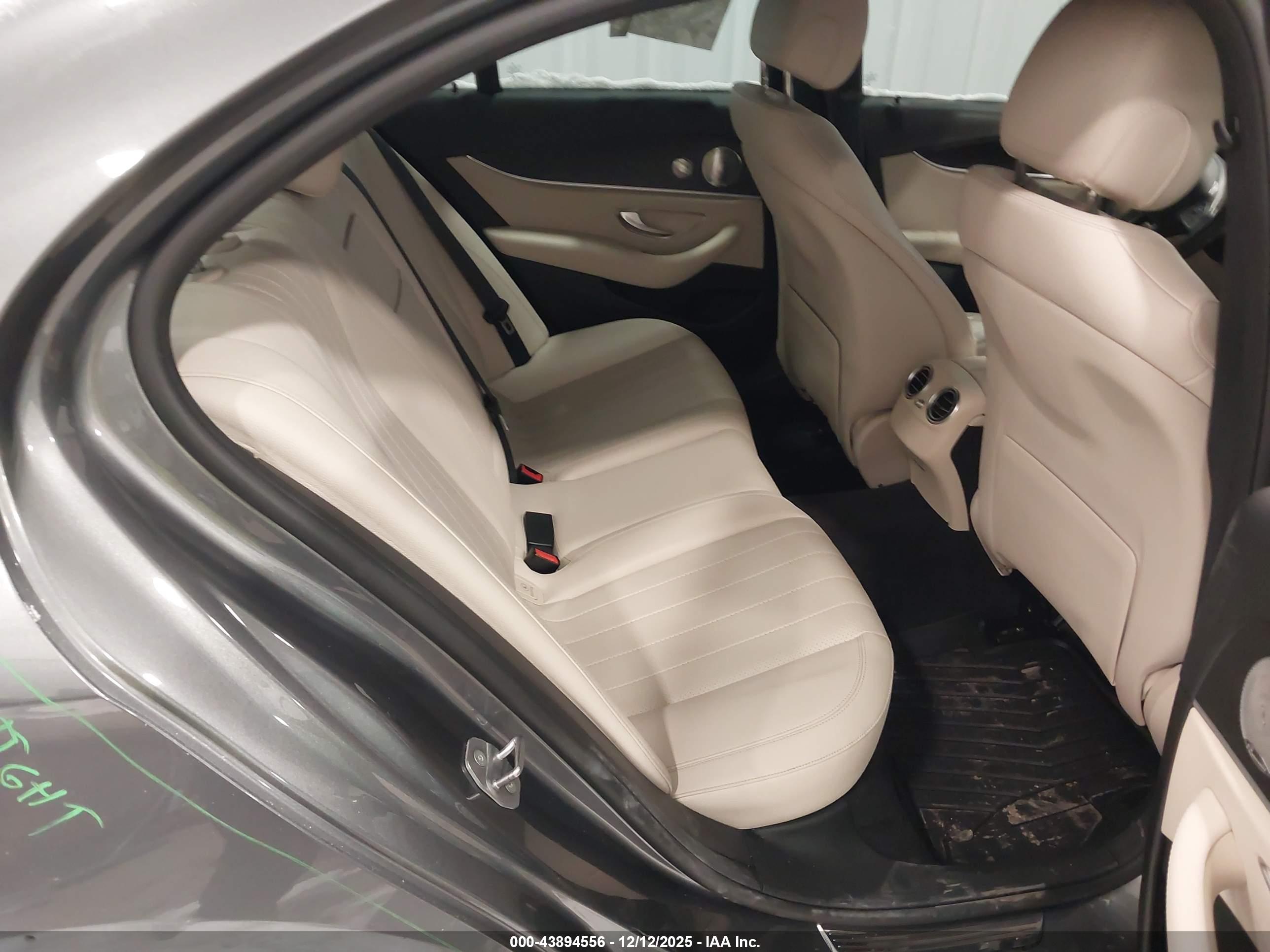 MERCEDES-BENZ E image 8