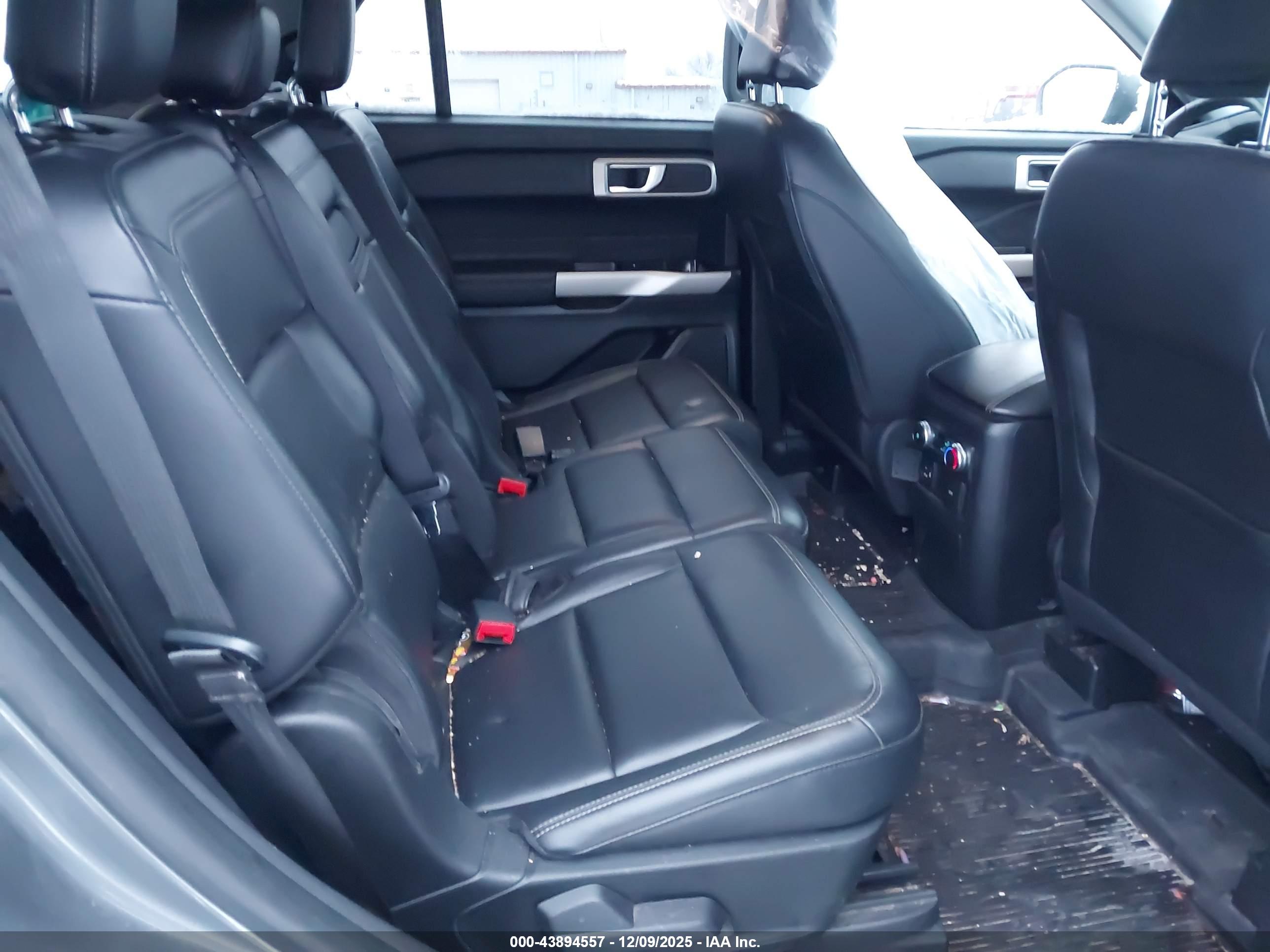FORD EXPLORER image 8