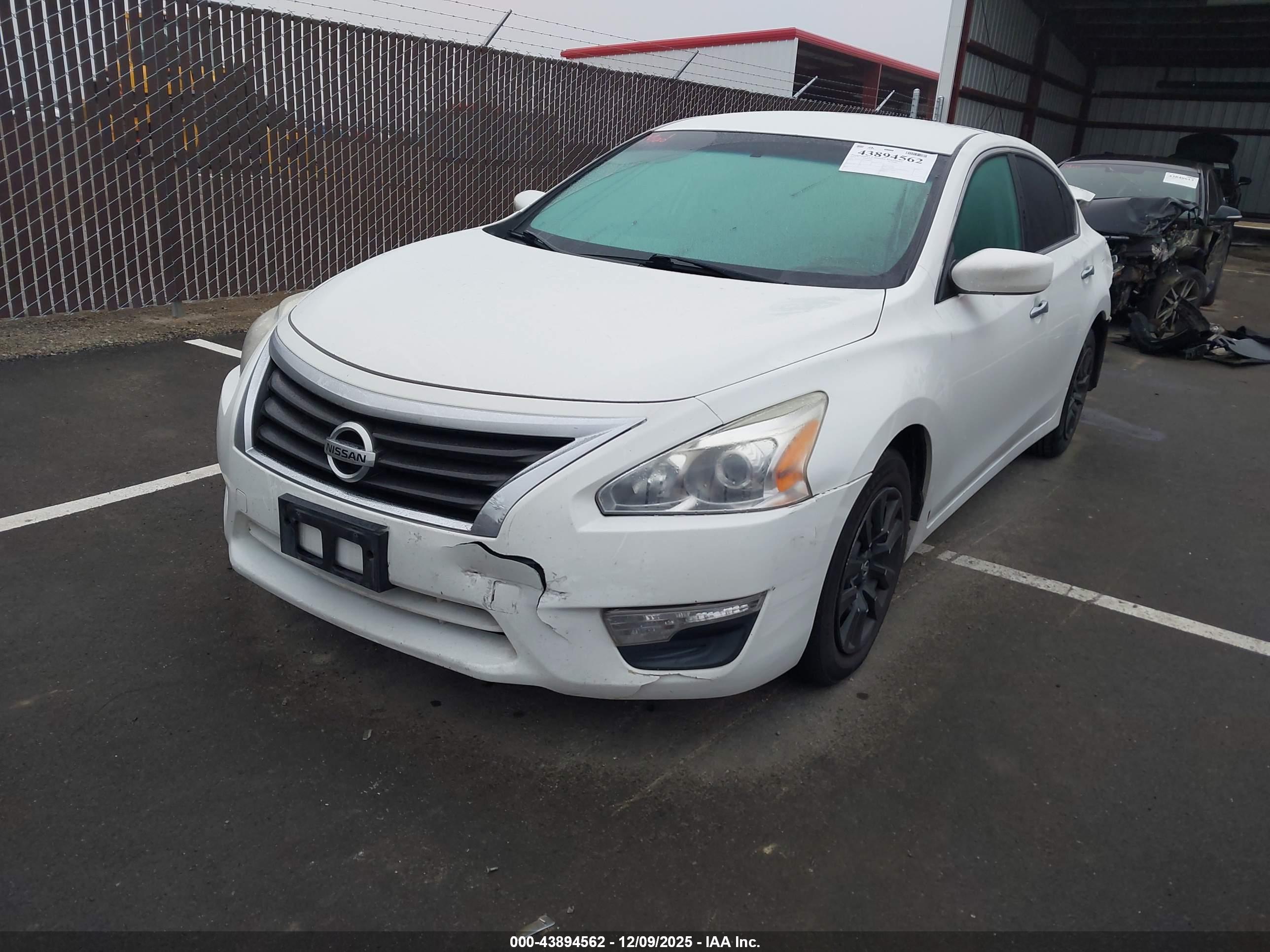 NISSAN ALTIMA image 2