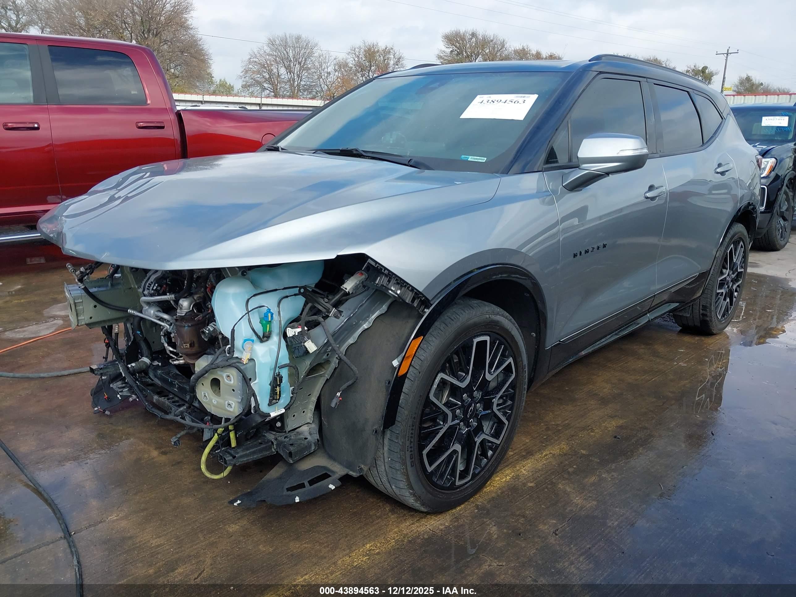 CHEVROLET BLAZER image 2
