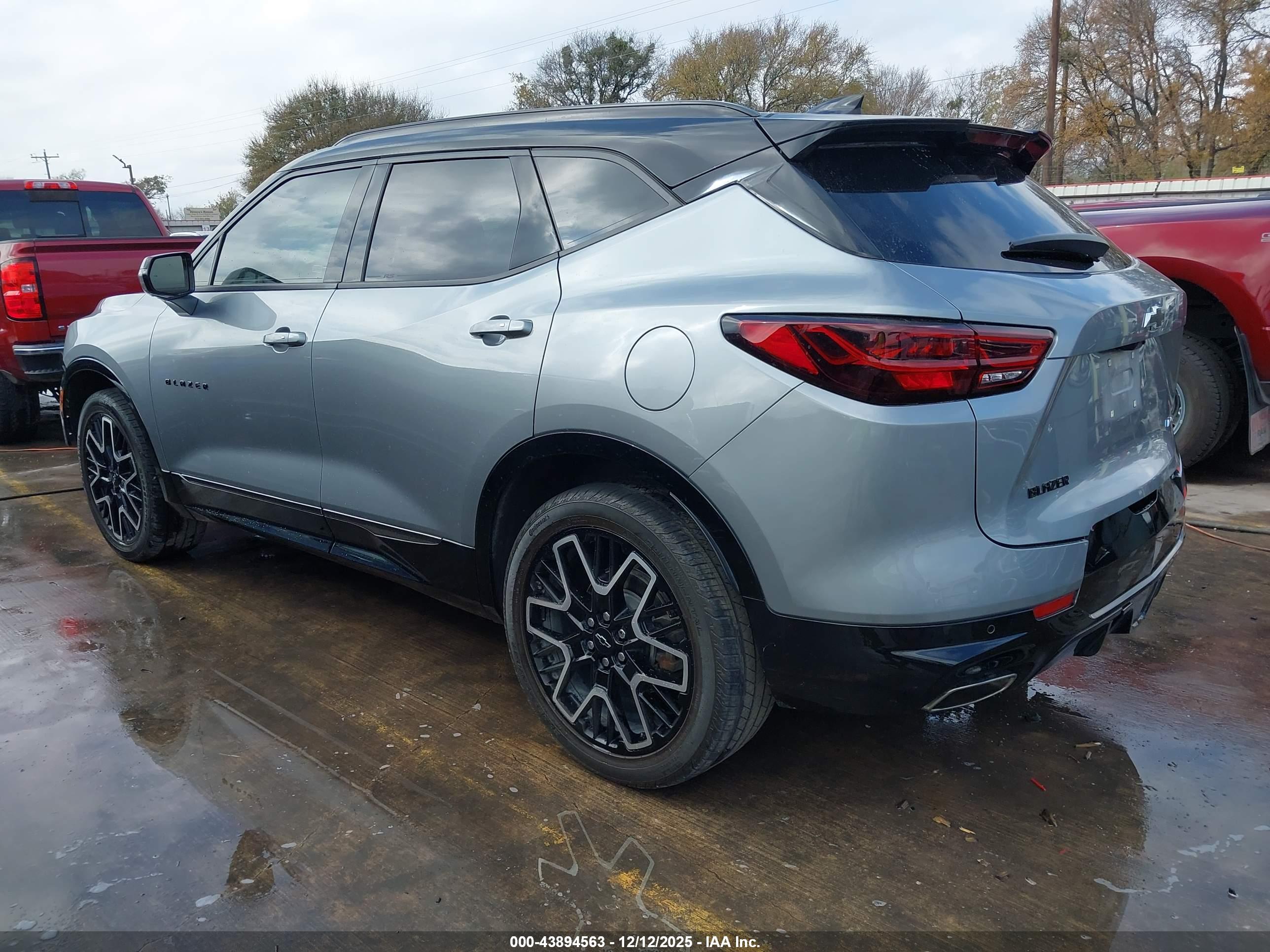 CHEVROLET BLAZER image 3