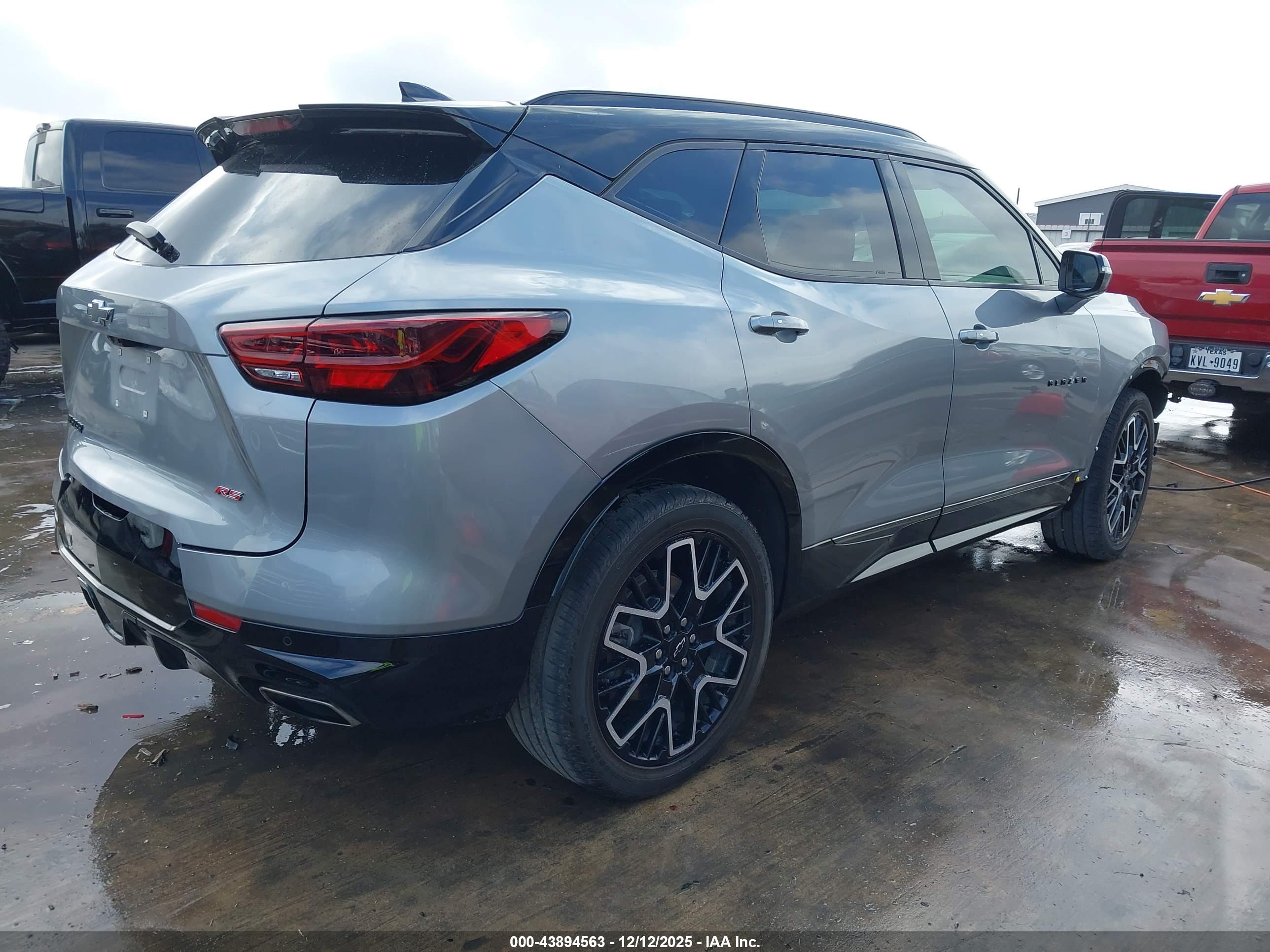 CHEVROLET BLAZER image 4