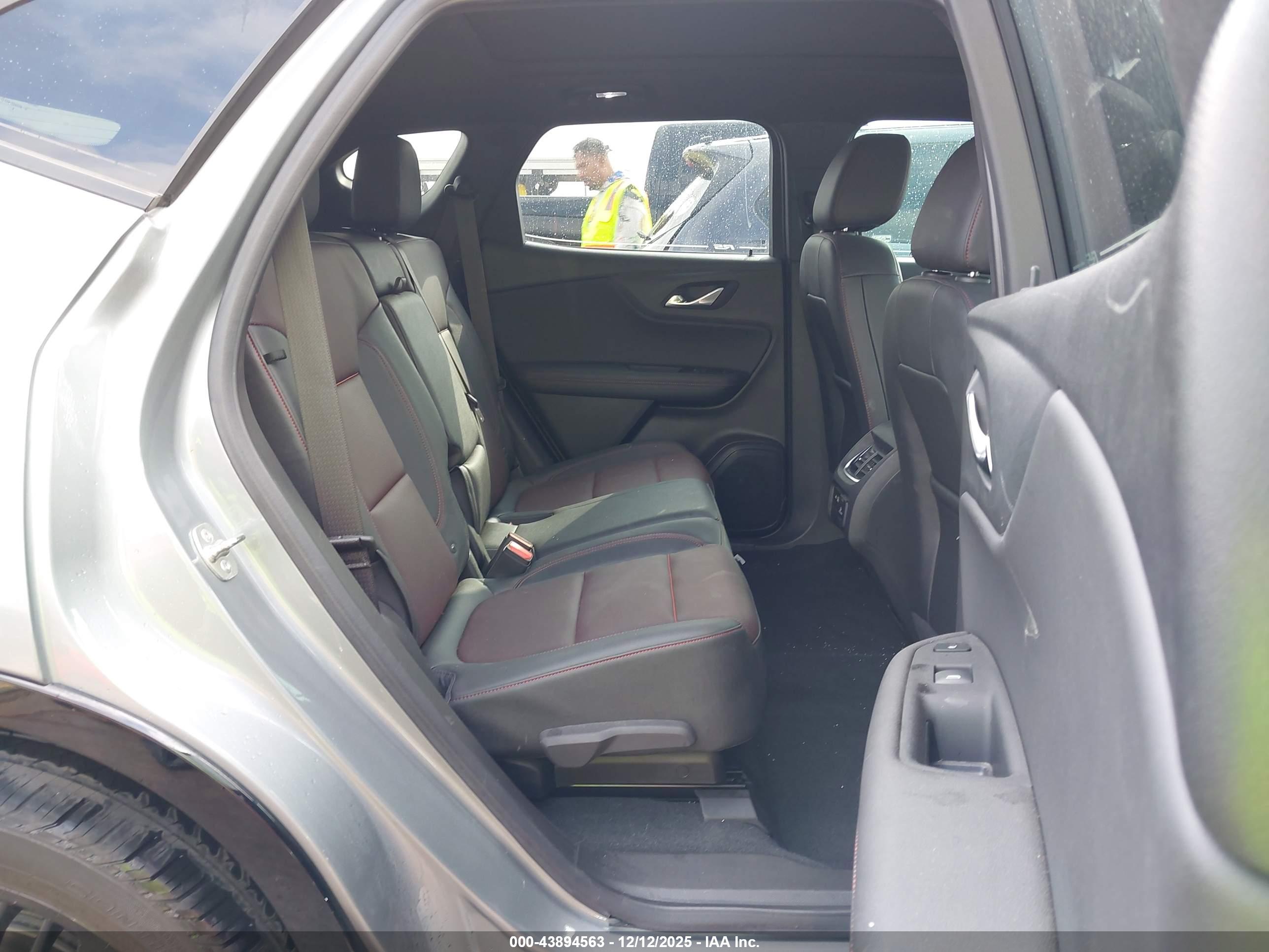 CHEVROLET BLAZER image 8