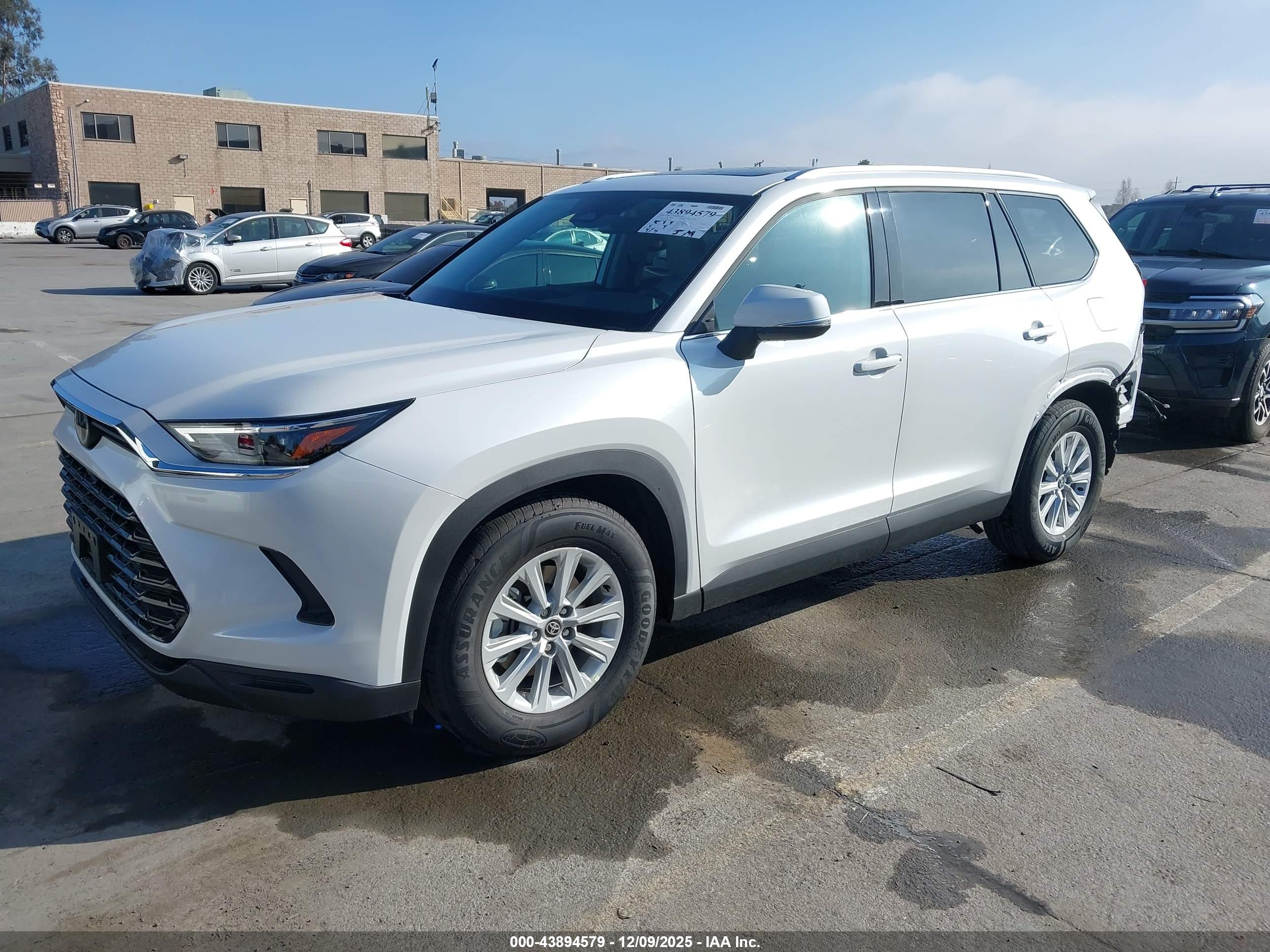 TOYOTA GRAND image 2