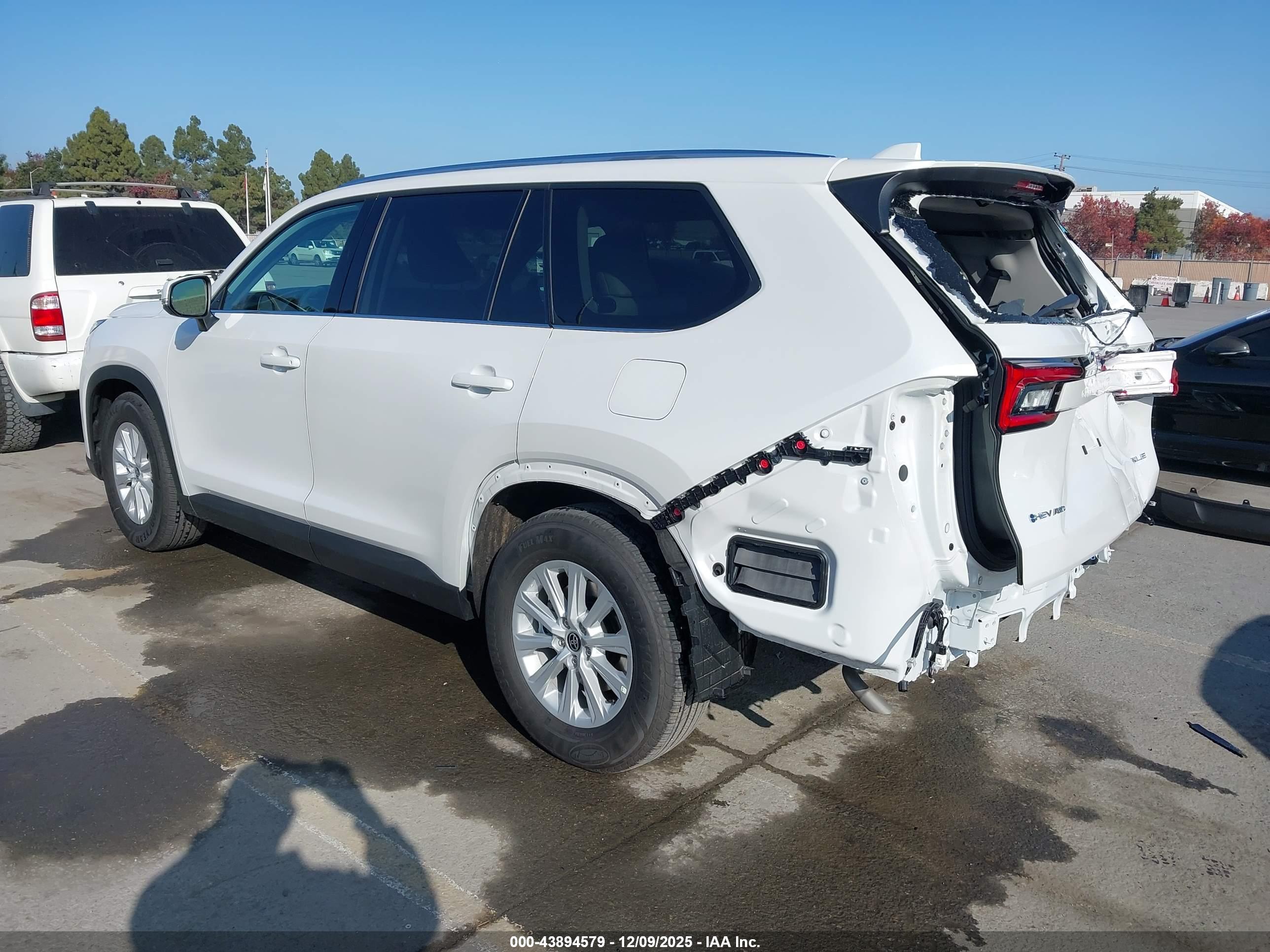 TOYOTA GRAND image 3
