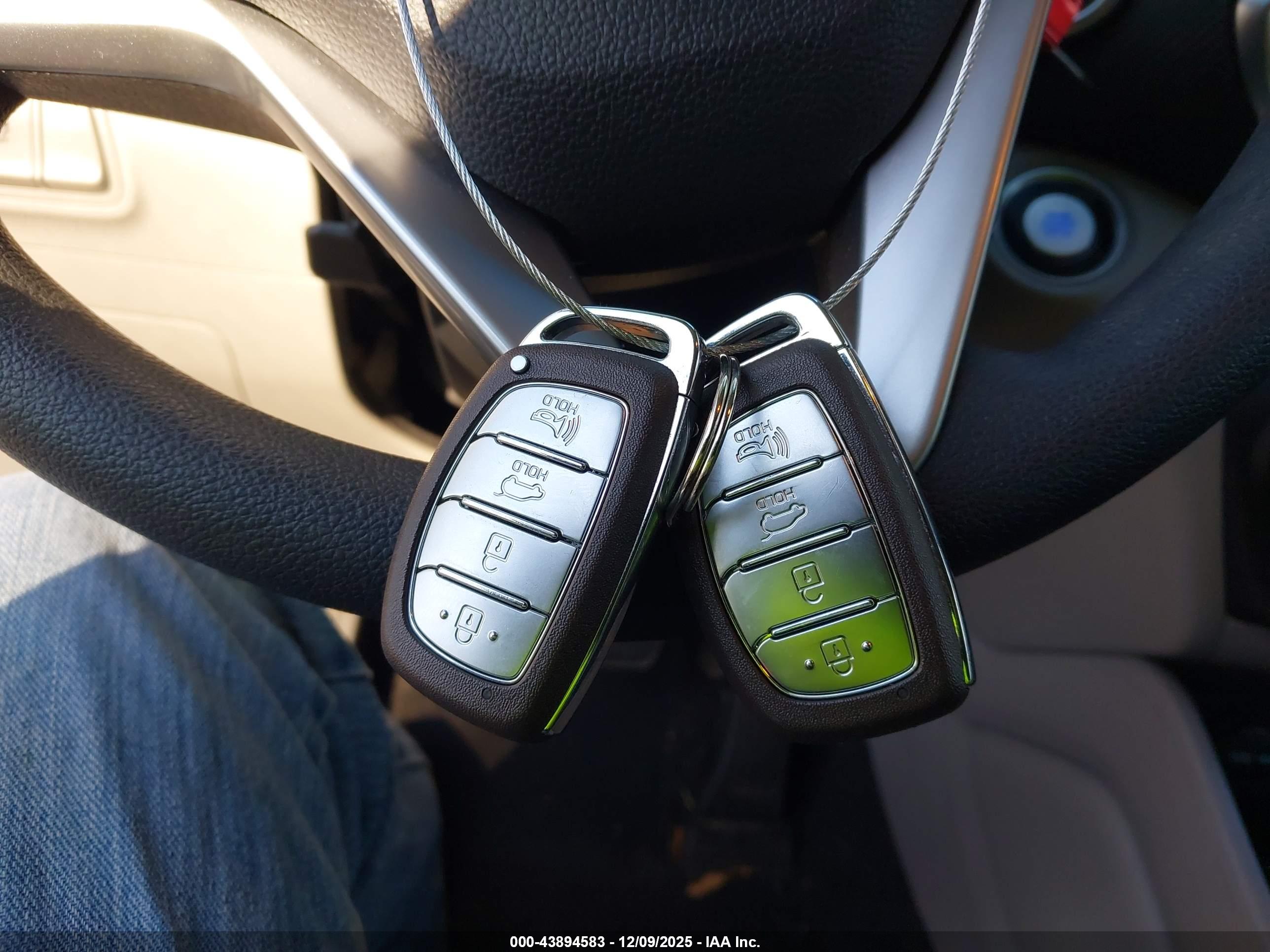 HYUNDAI TUCSON image 11