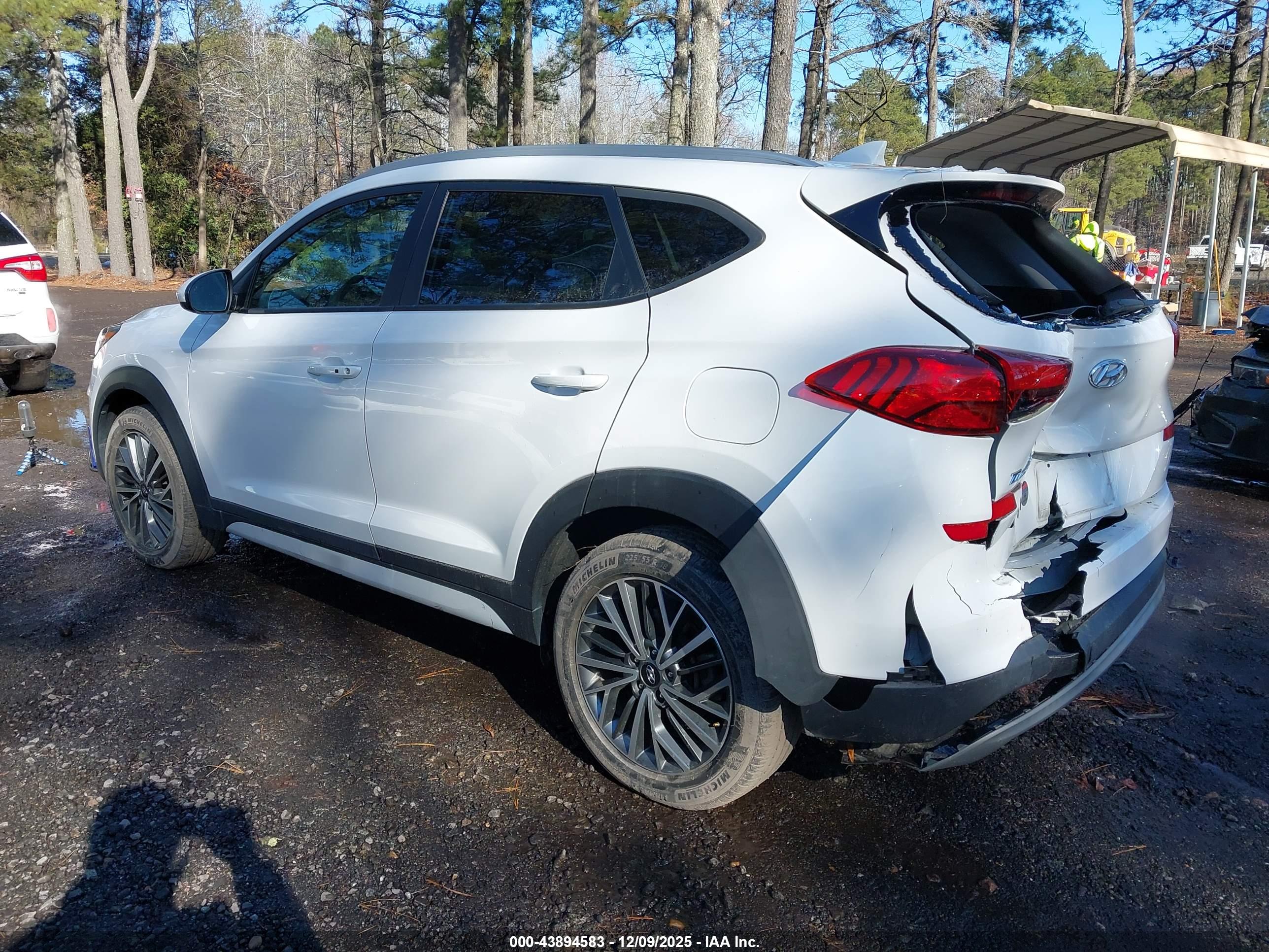 HYUNDAI TUCSON image 3