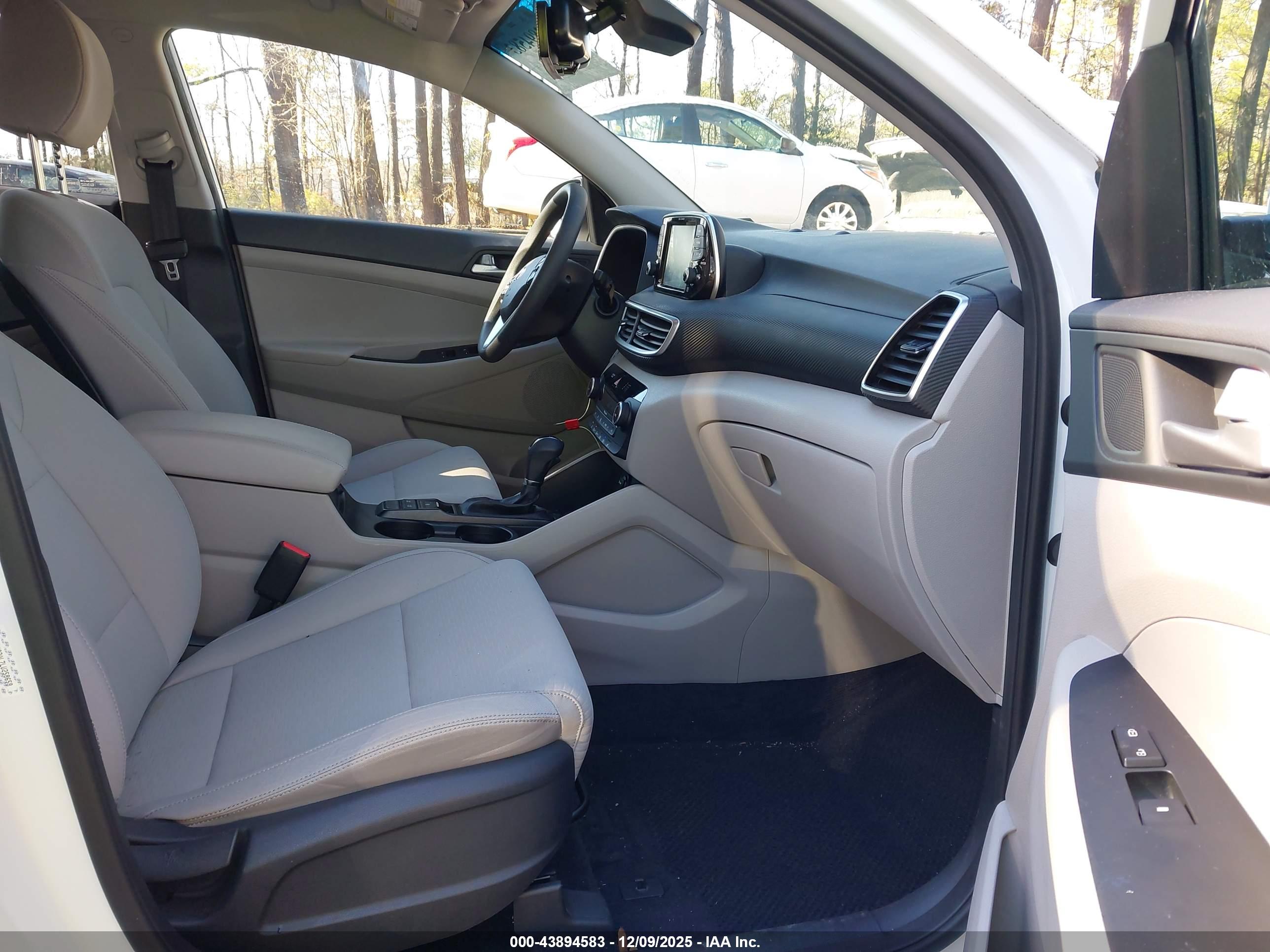 HYUNDAI TUCSON image 5