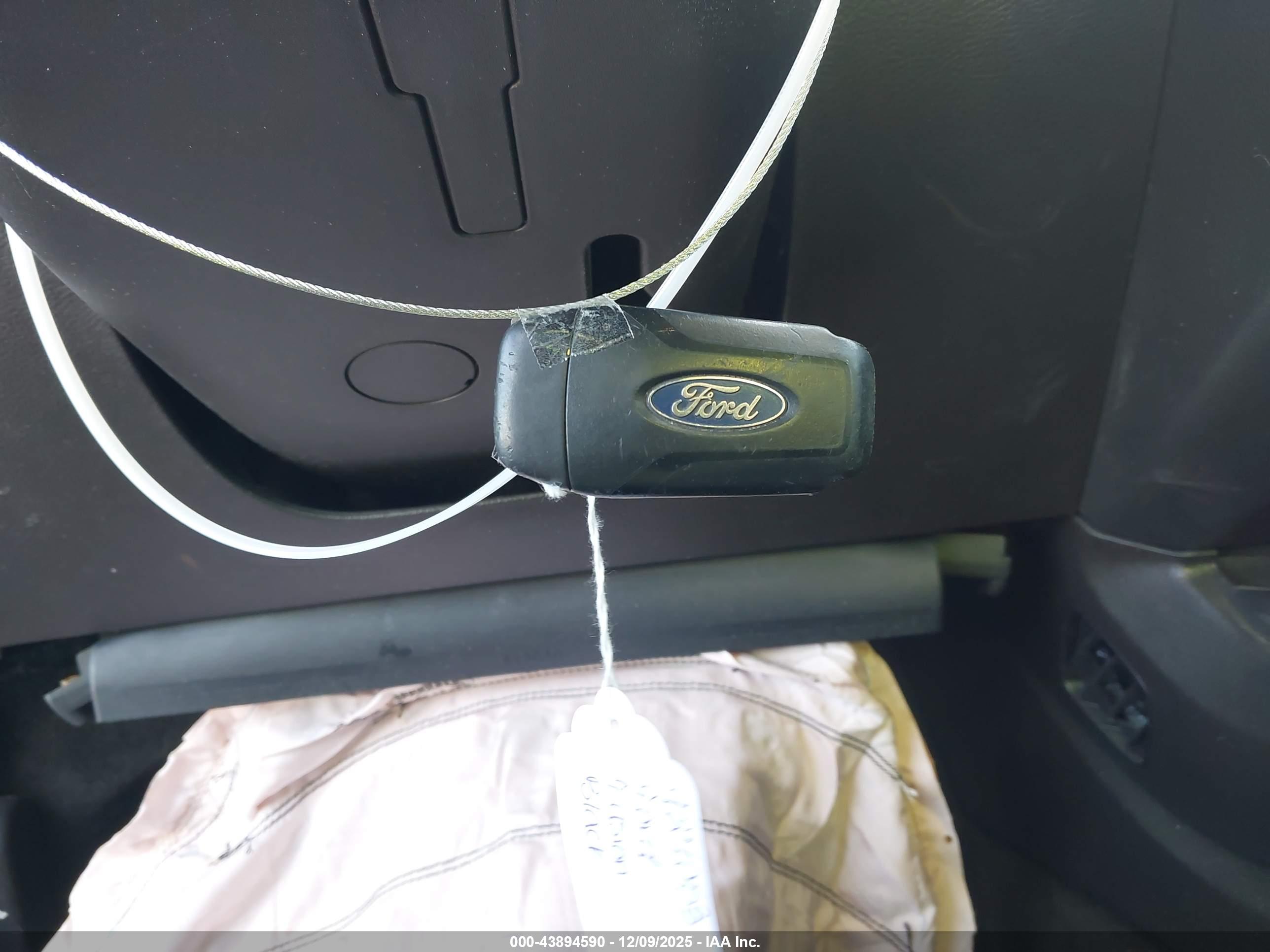 FORD FUSION image 11