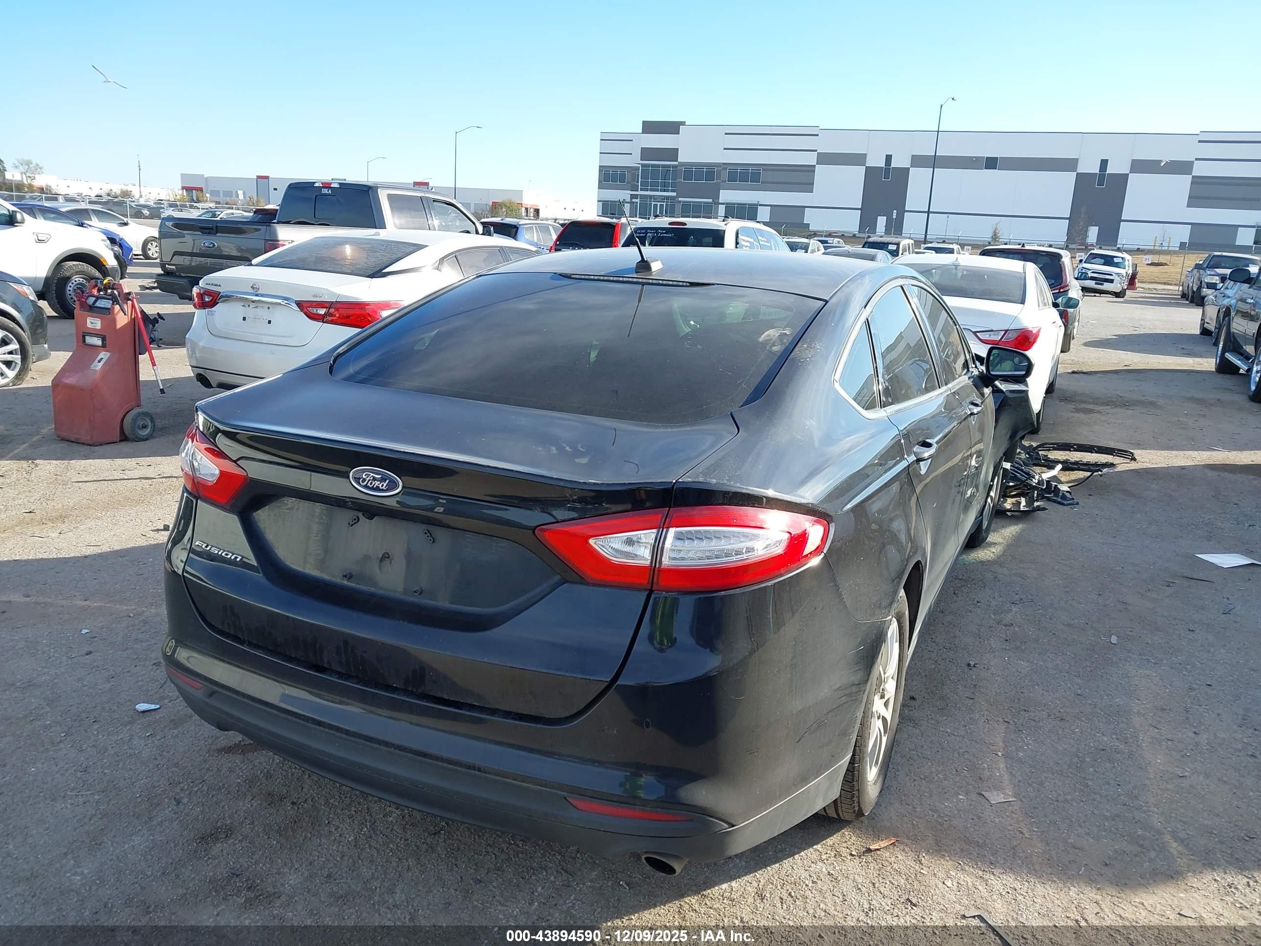 FORD FUSION image 4