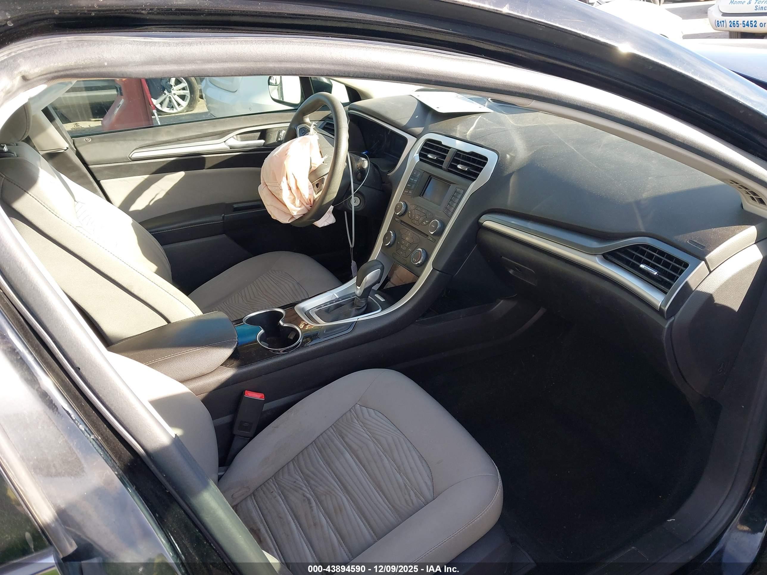 FORD FUSION image 5