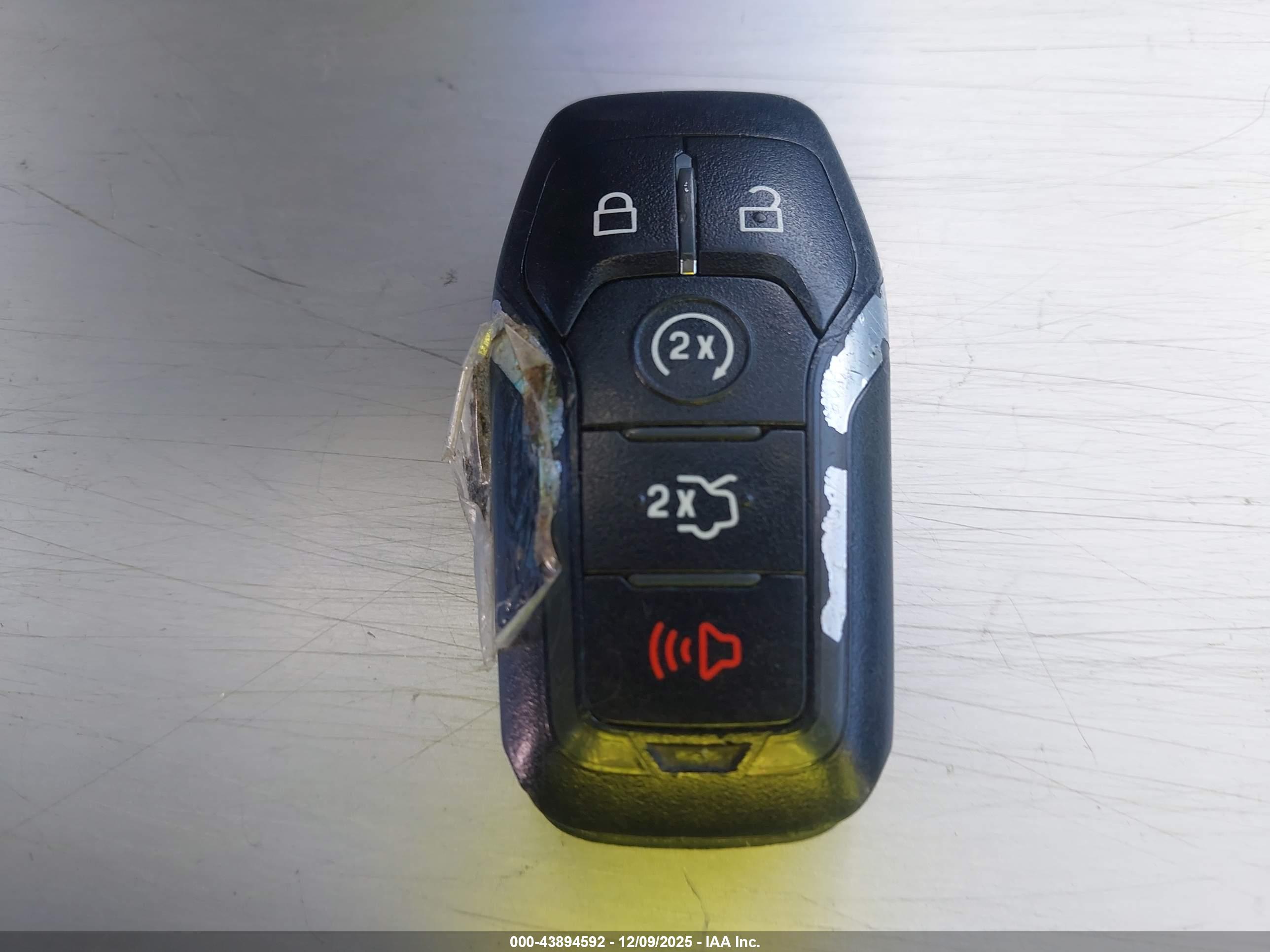 FORD FUSION image 11