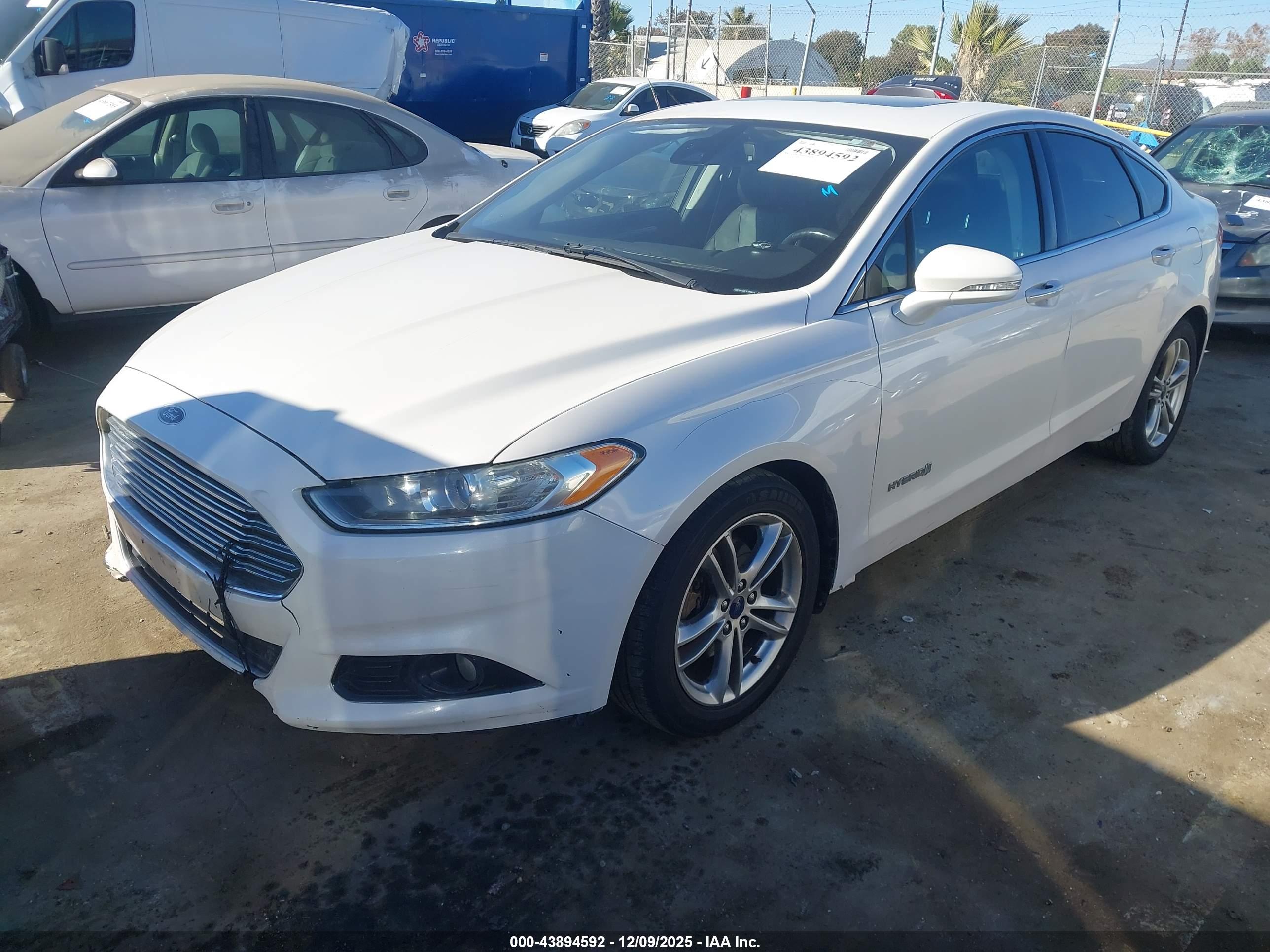FORD FUSION image 2