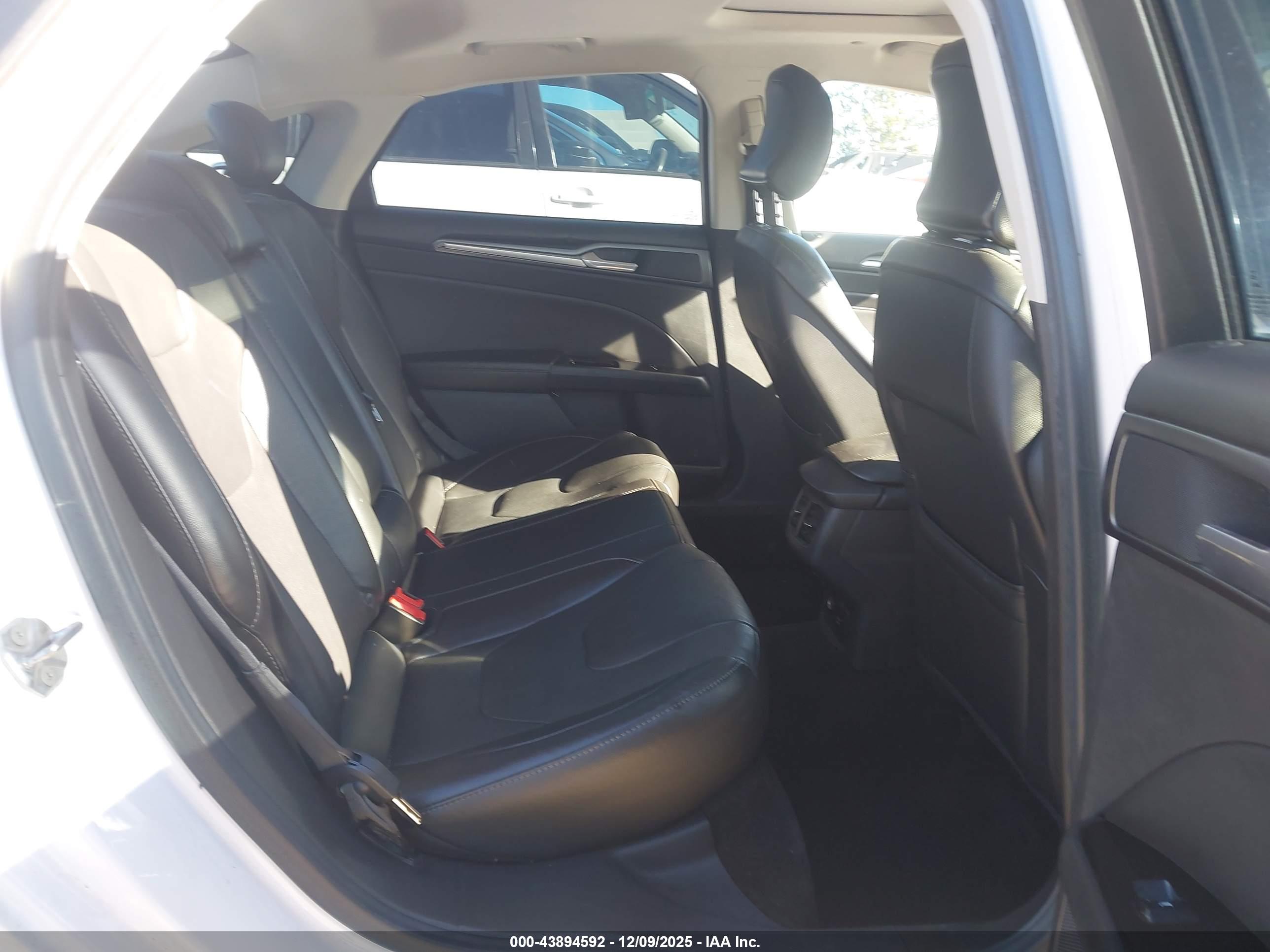 FORD FUSION image 8
