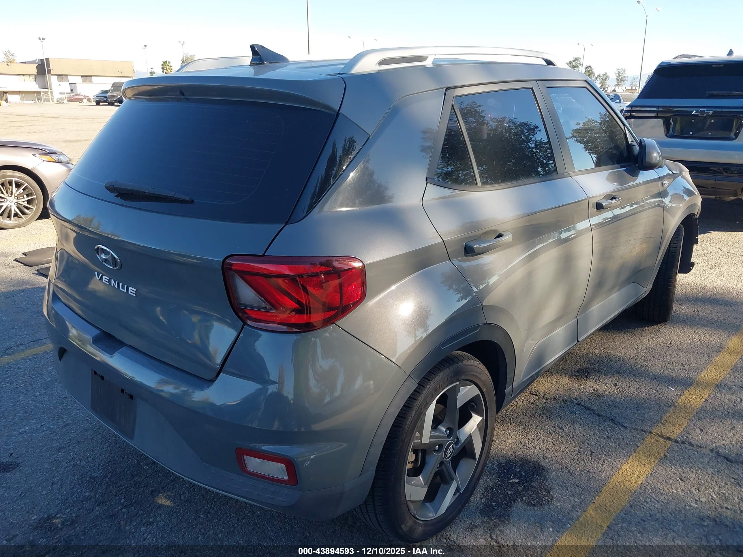 HYUNDAI VENUE image 4