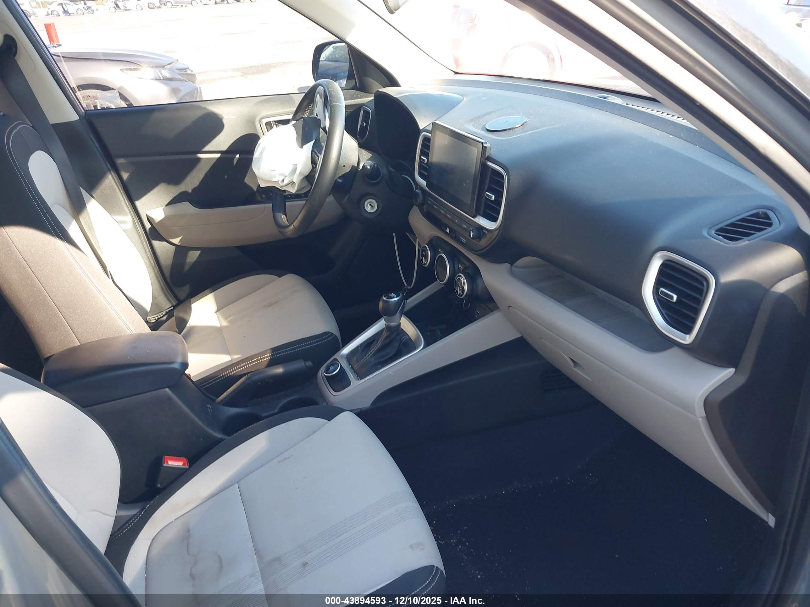 HYUNDAI VENUE image 5