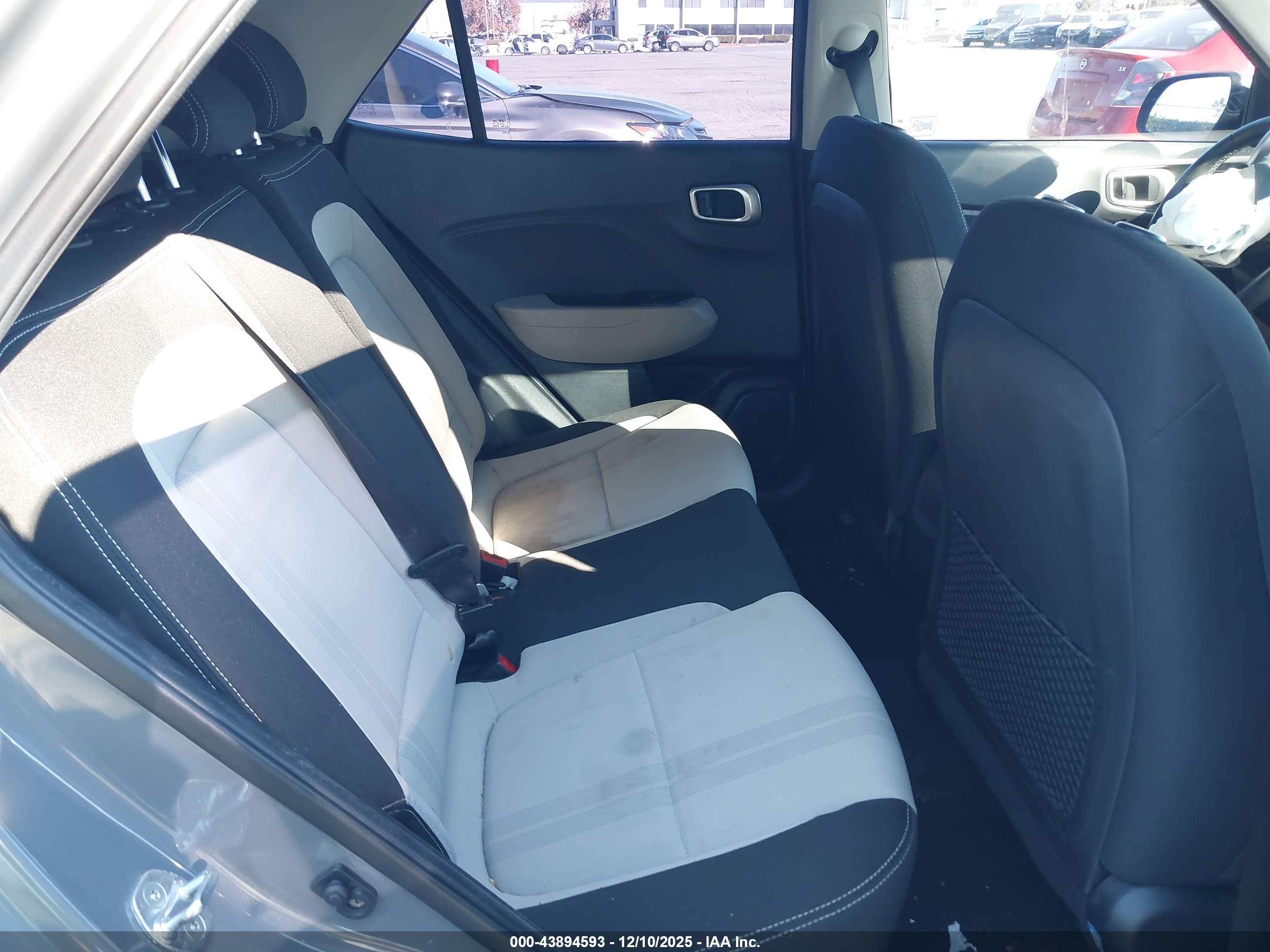 HYUNDAI VENUE image 8