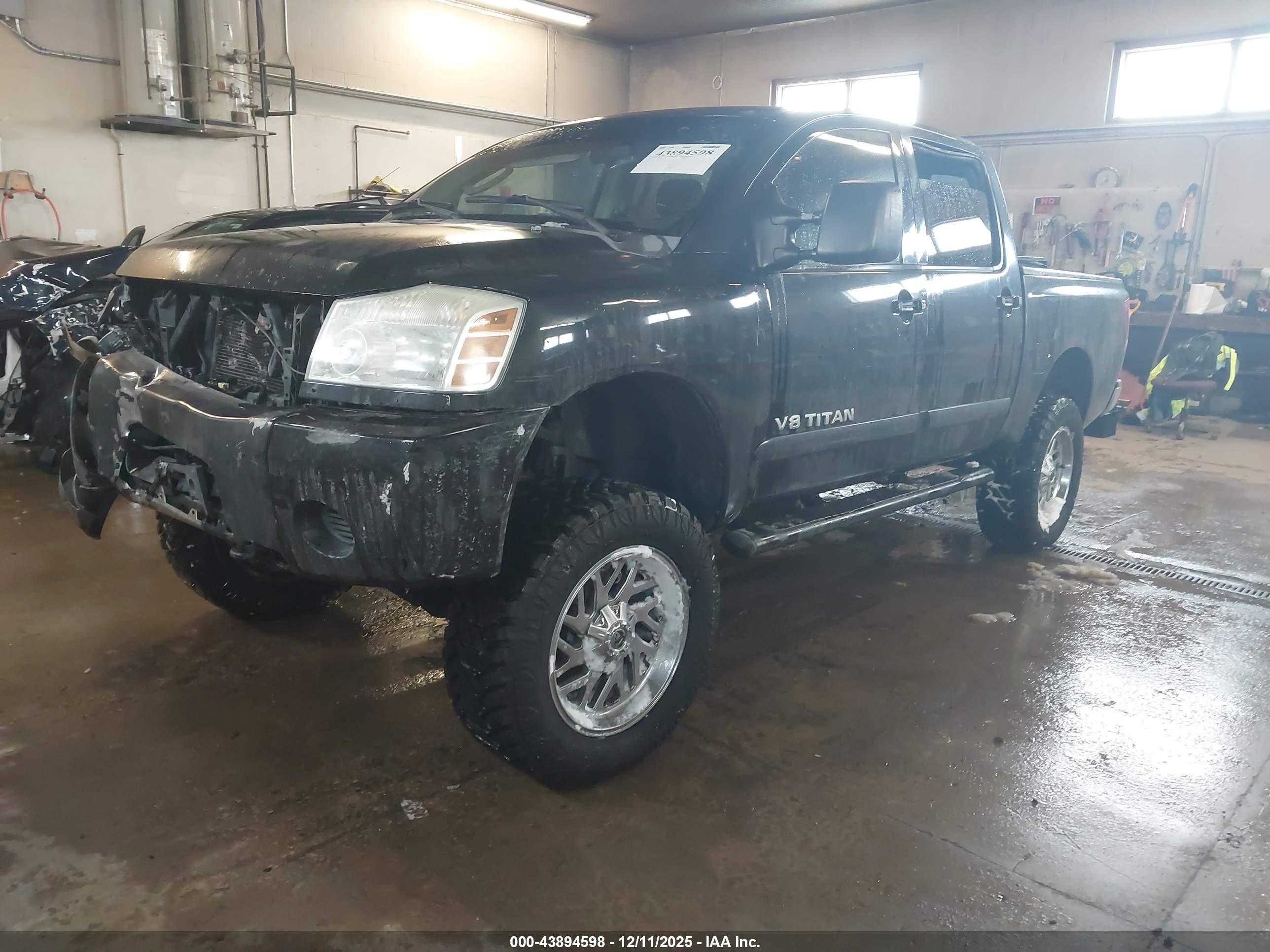 NISSAN TITAN image 2