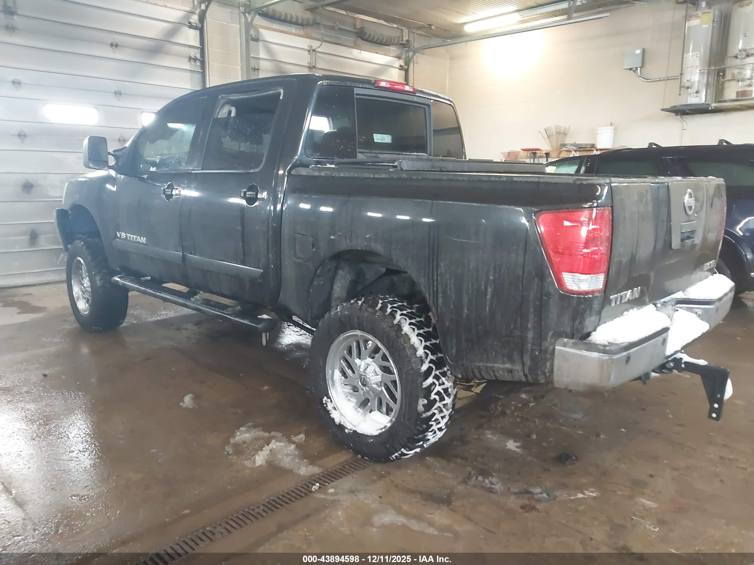 NISSAN TITAN image 3