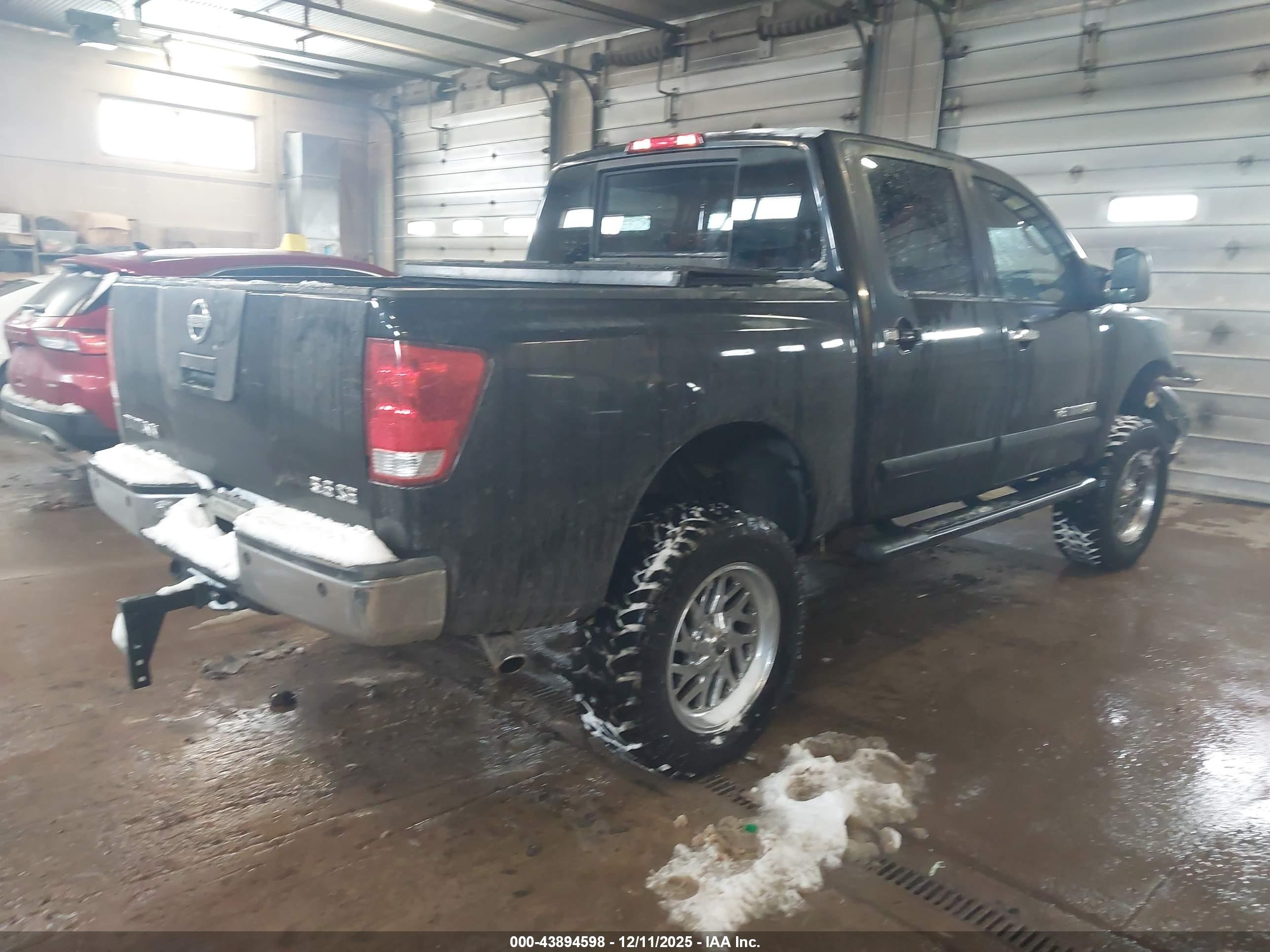 NISSAN TITAN image 4