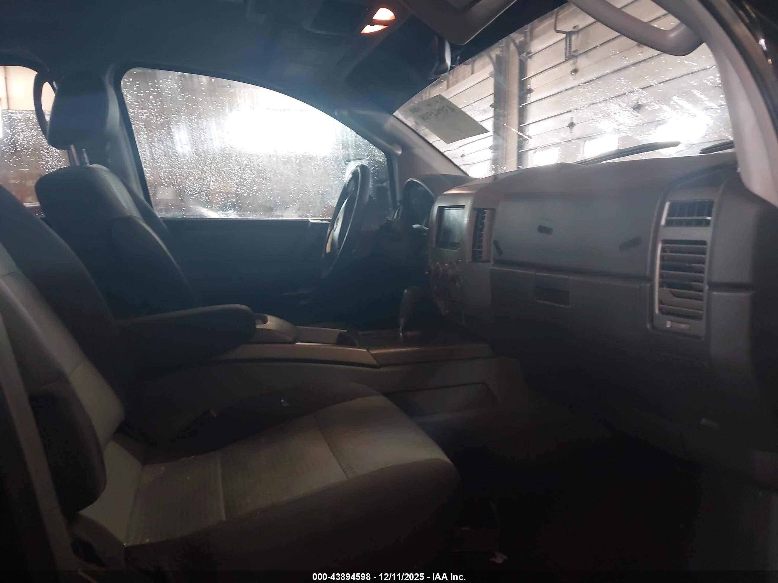 NISSAN TITAN image 5