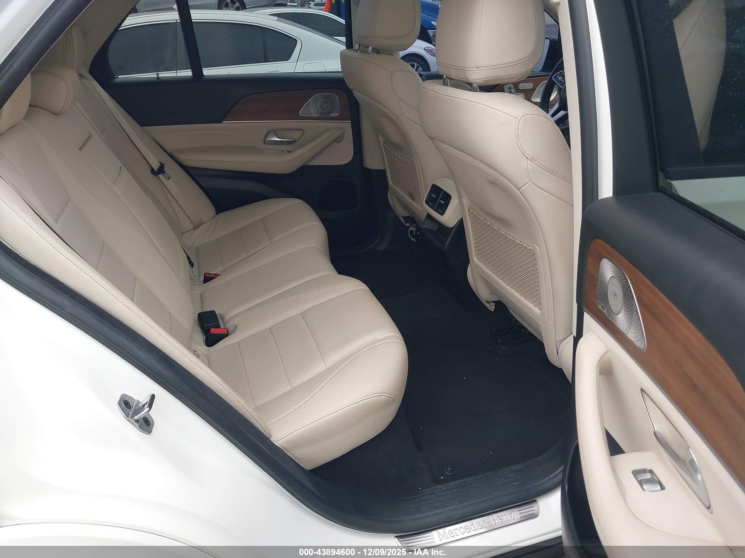 MERCEDES-BENZ GLE image 8