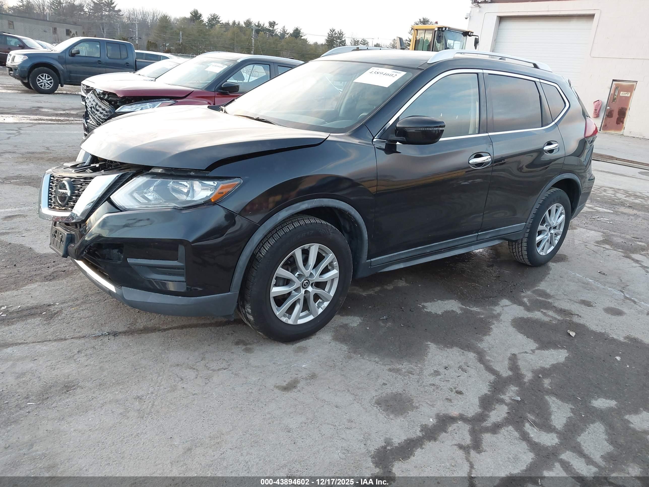 NISSAN ROGUE image 2