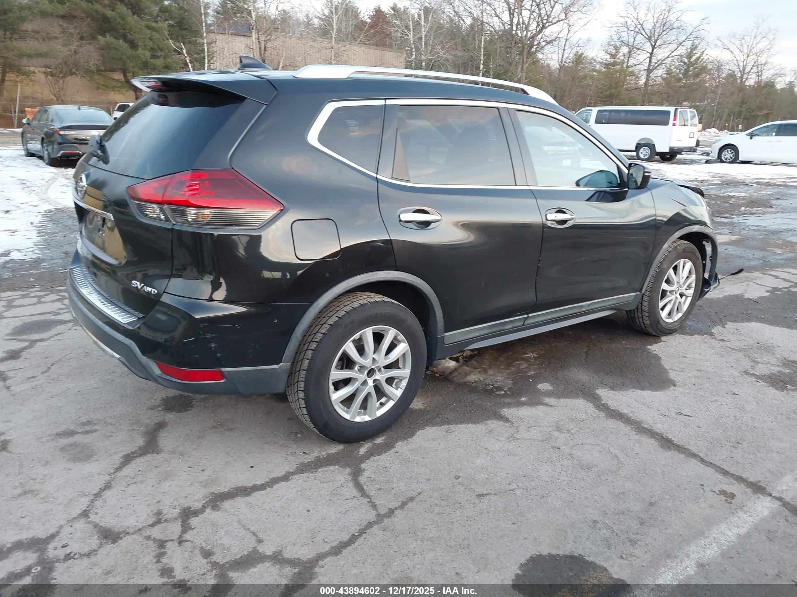 NISSAN ROGUE image 4