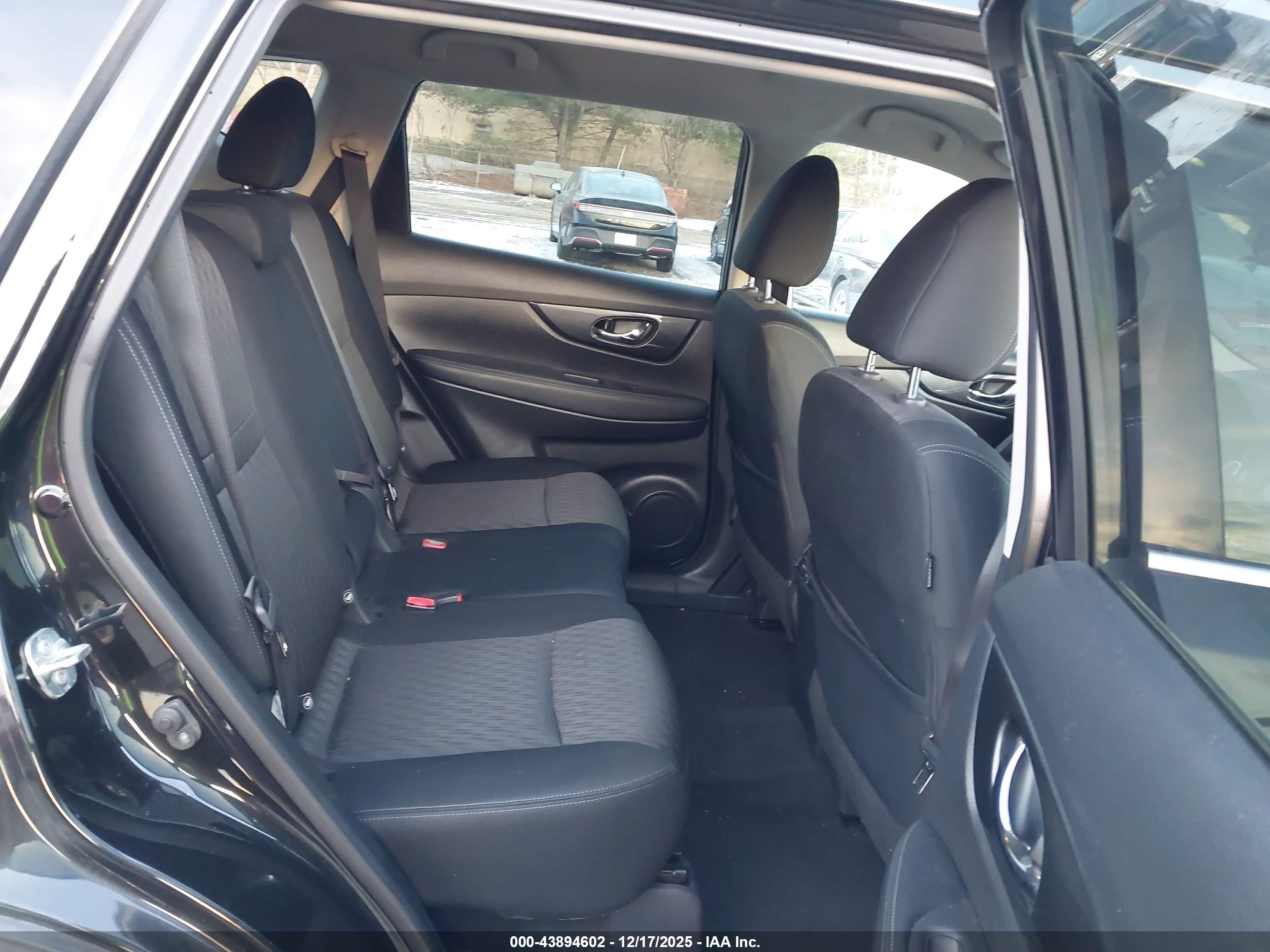 NISSAN ROGUE image 8