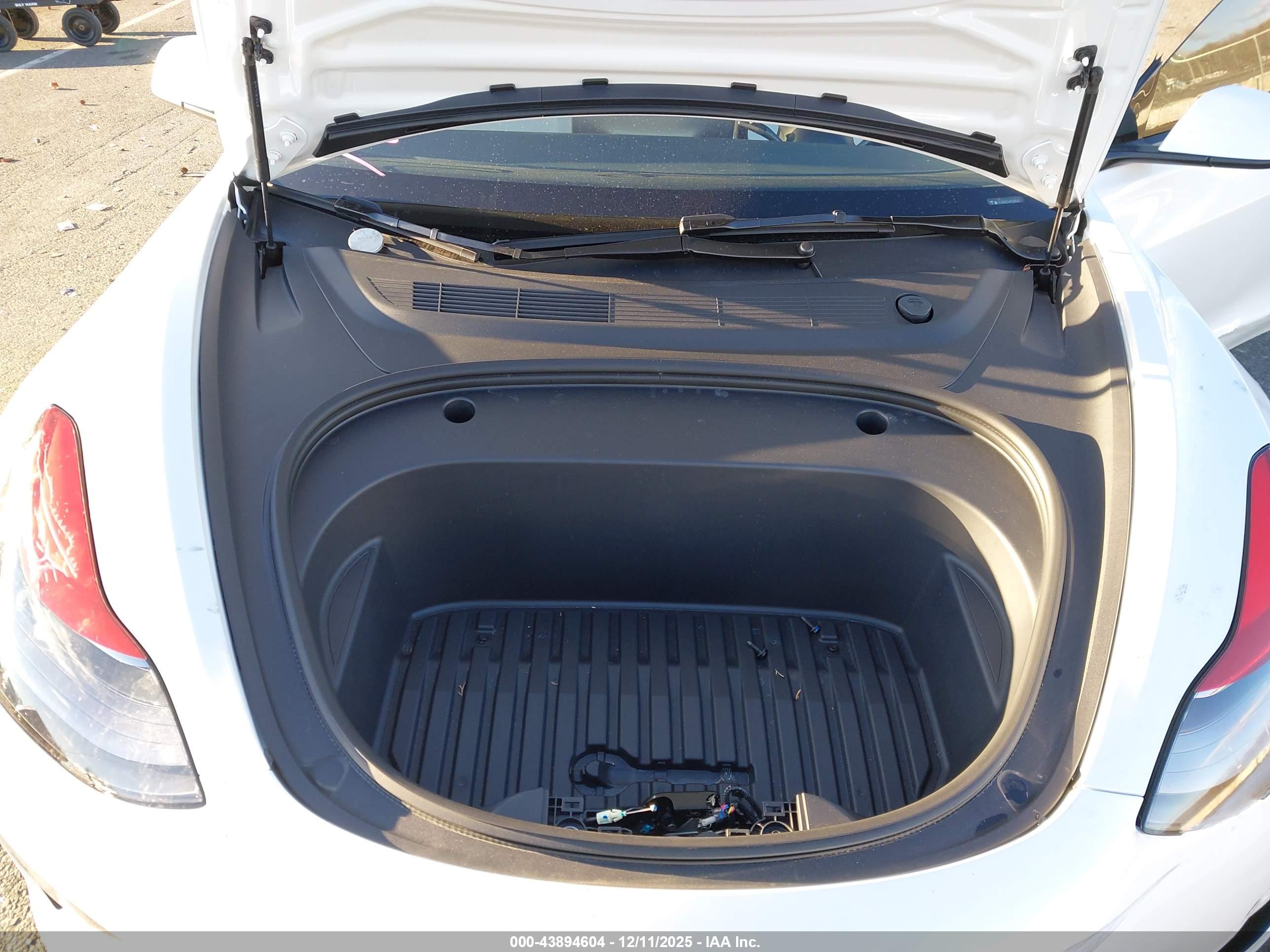 TESLA MODEL image 10