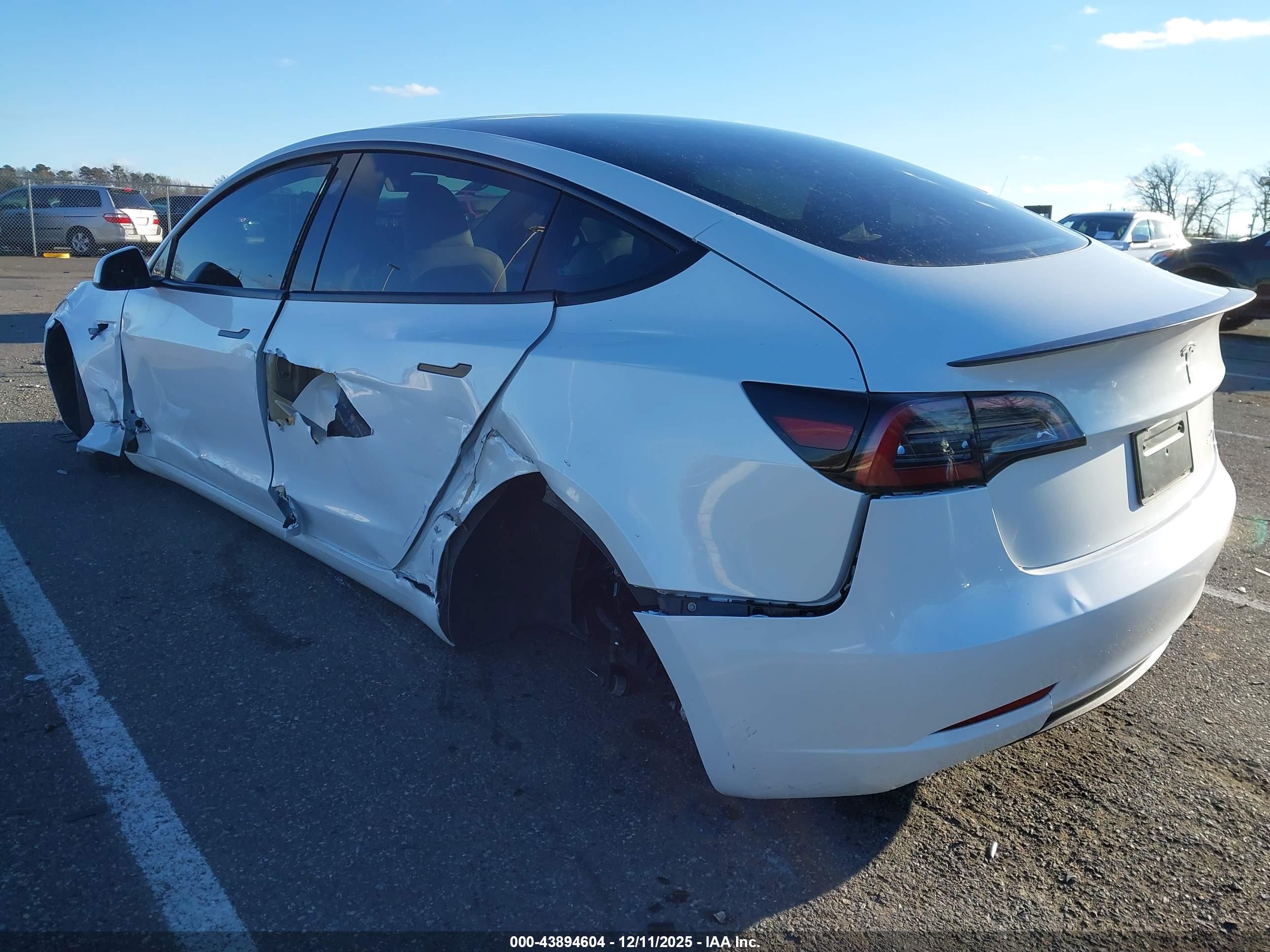 TESLA MODEL image 3