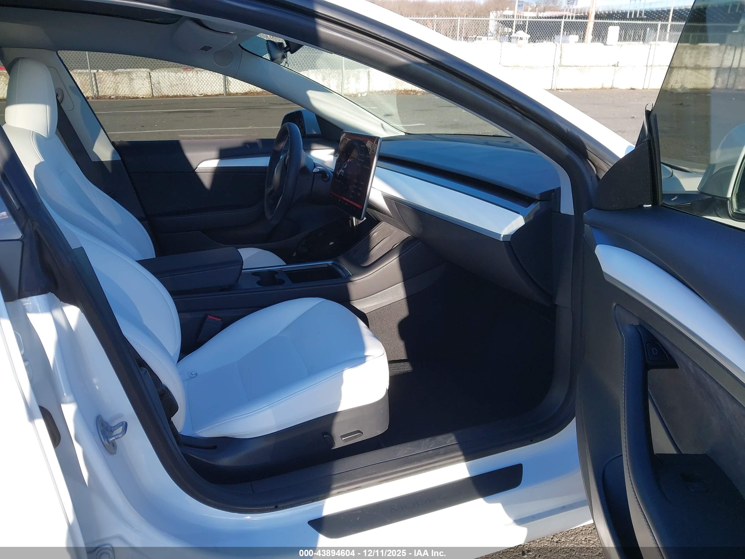 TESLA MODEL image 5