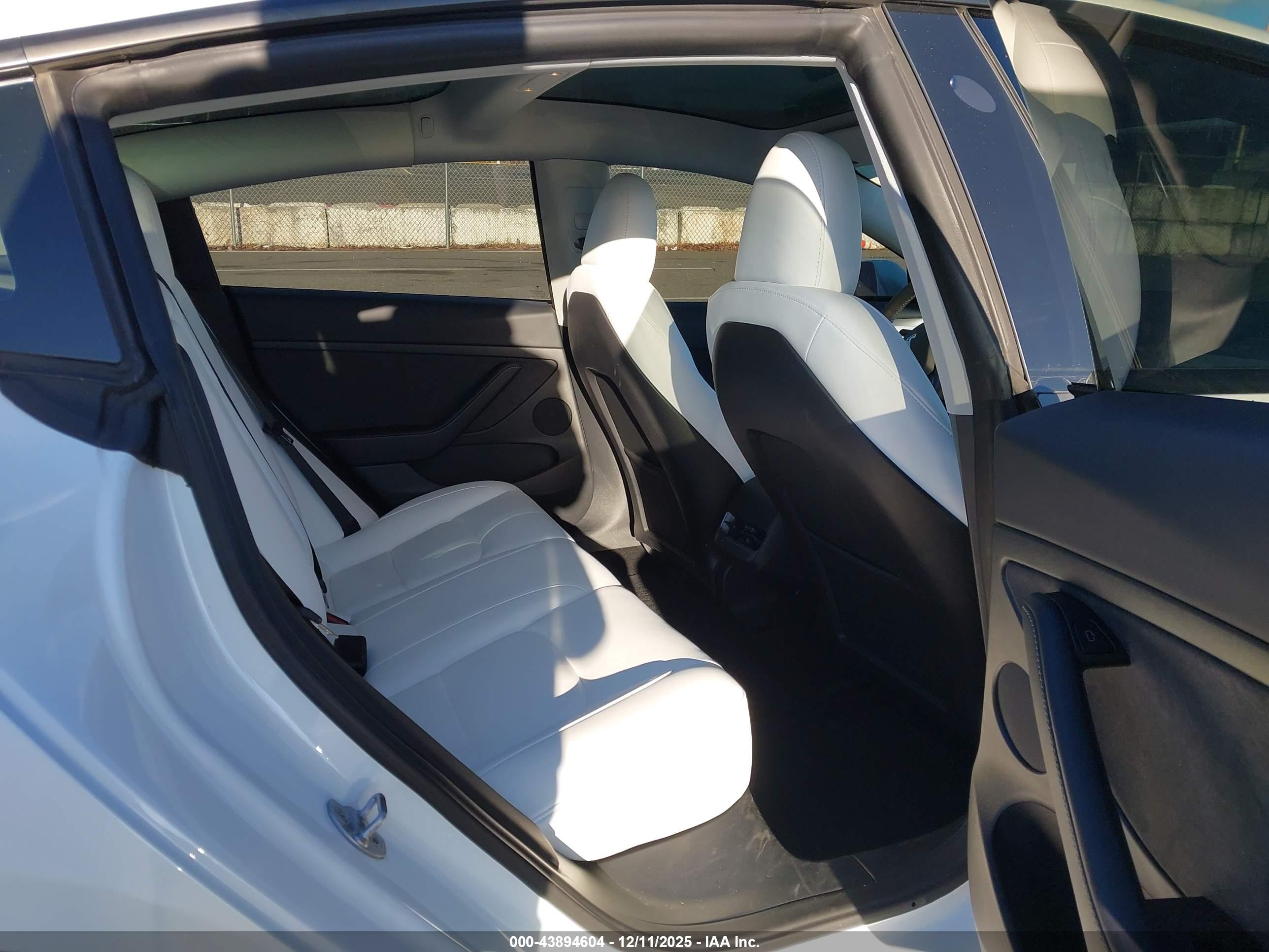 TESLA MODEL image 8