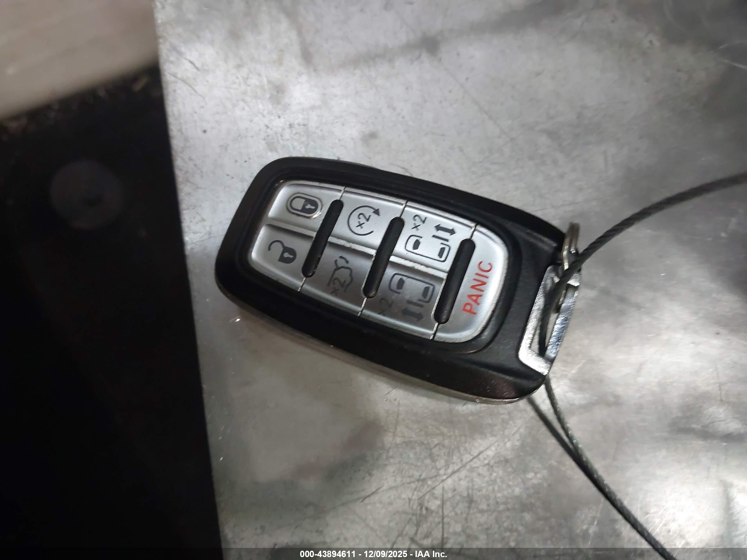CHRYSLER PACIFICA image 11