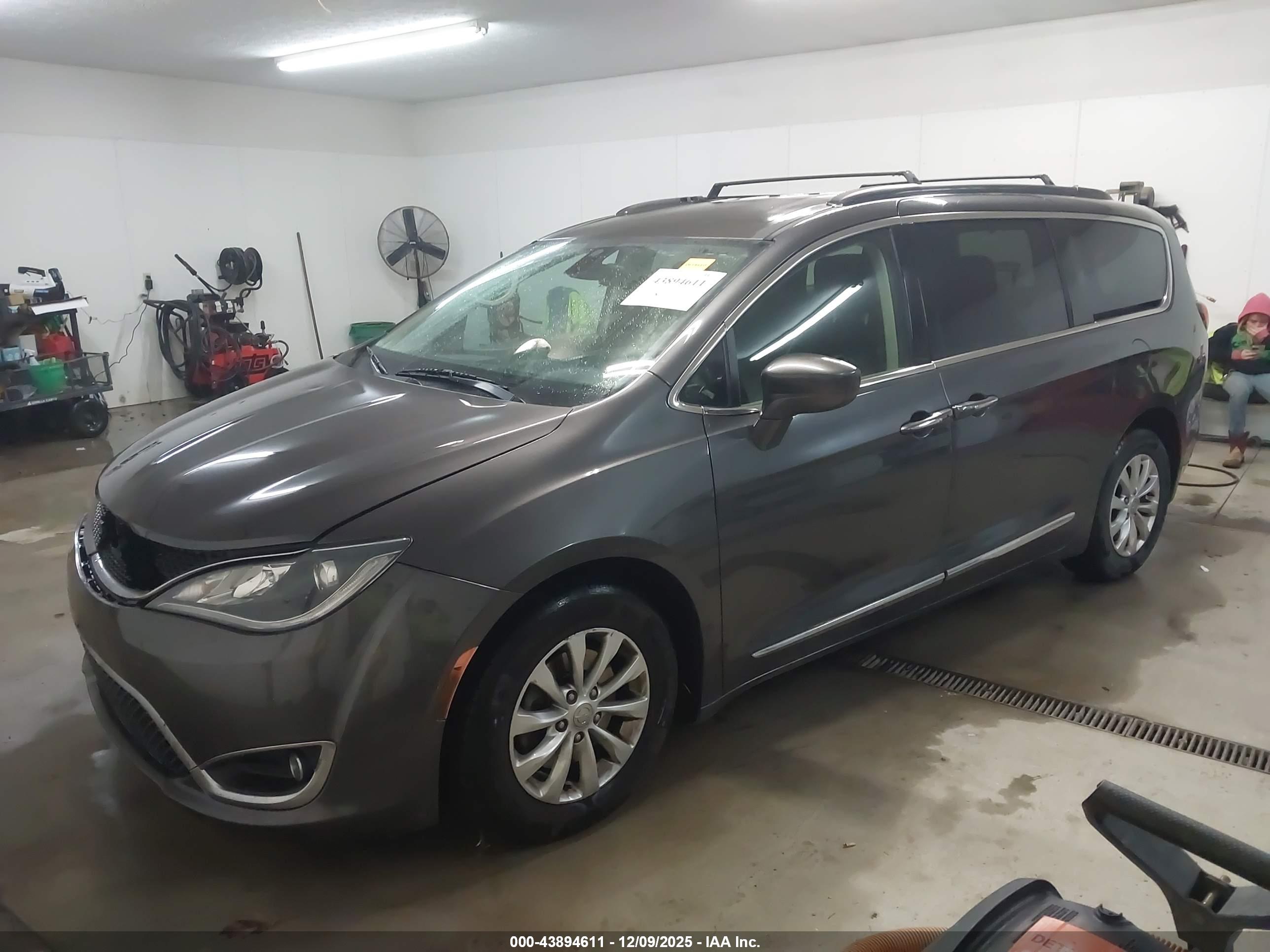 CHRYSLER PACIFICA image 2