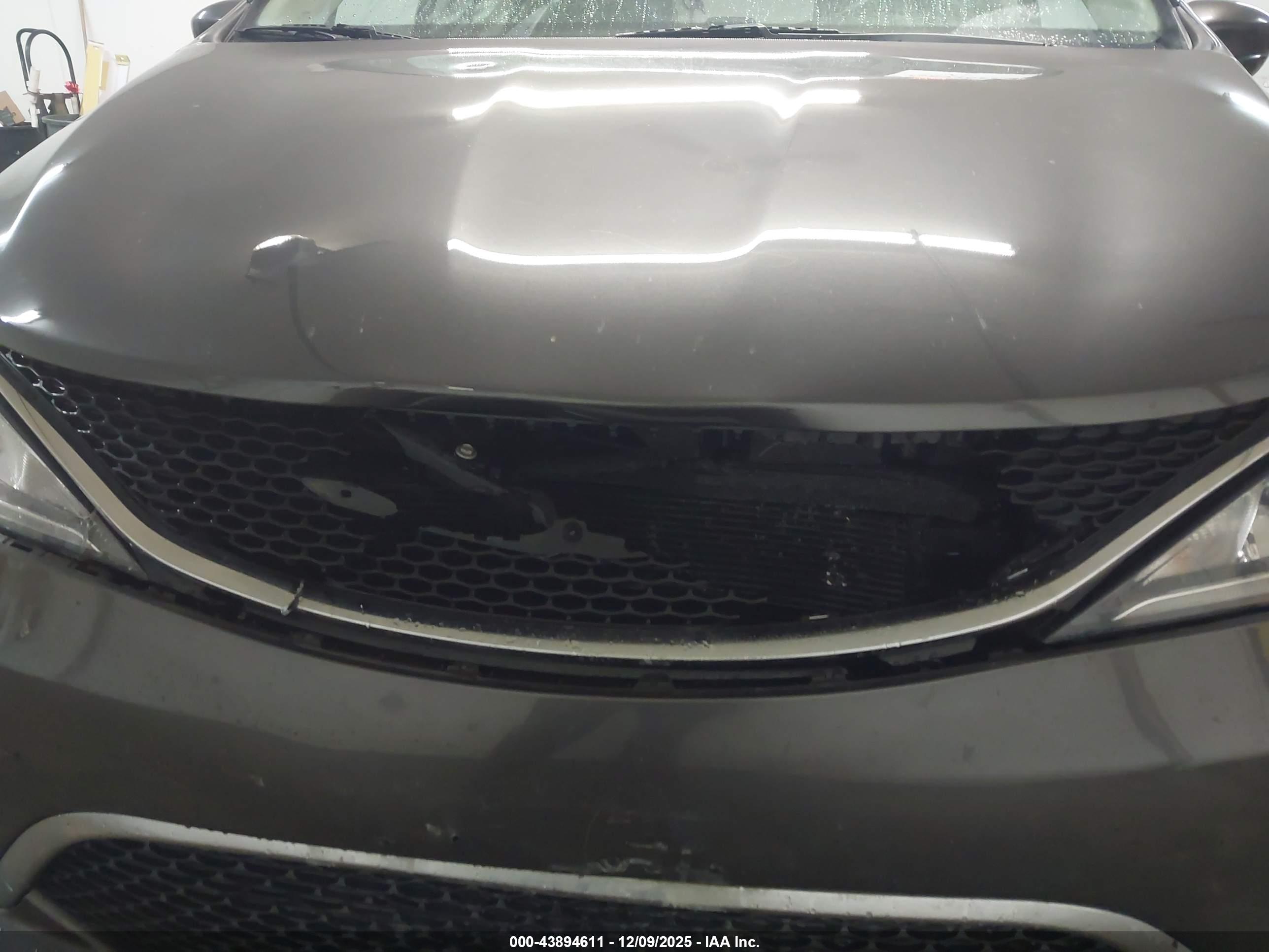 CHRYSLER PACIFICA image 6