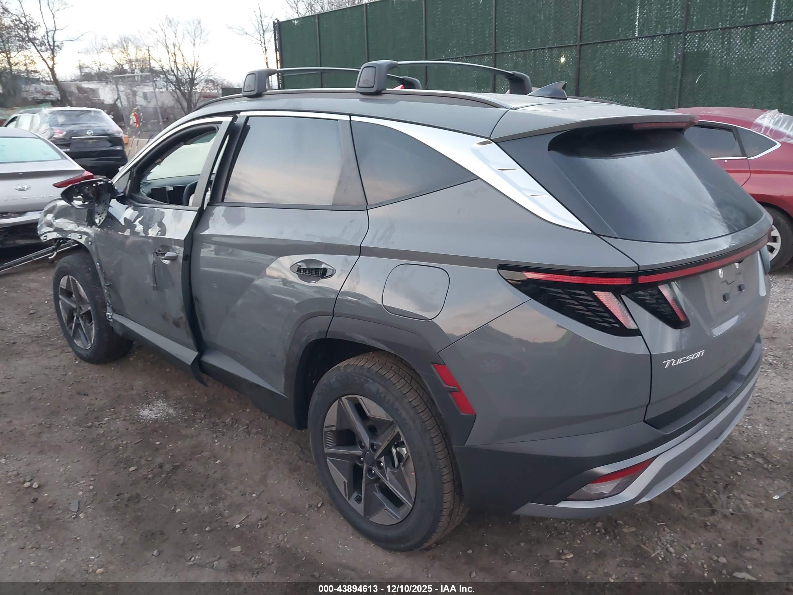 HYUNDAI TUCSON image 3