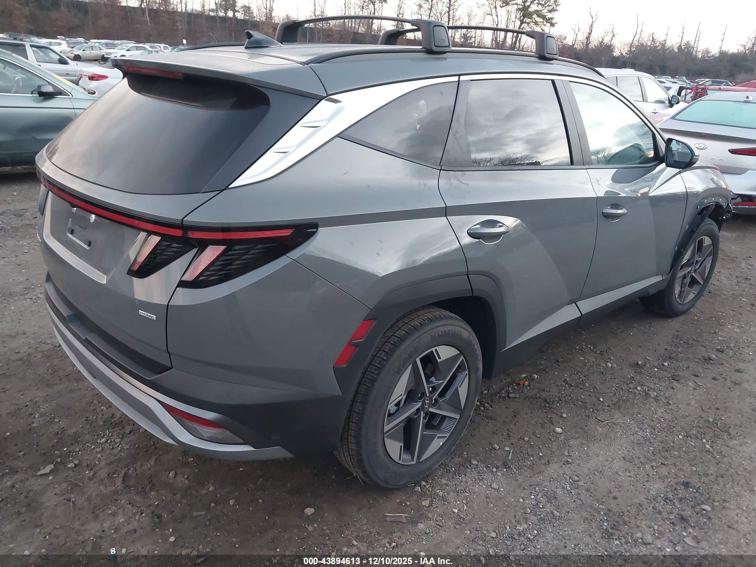 HYUNDAI TUCSON image 4