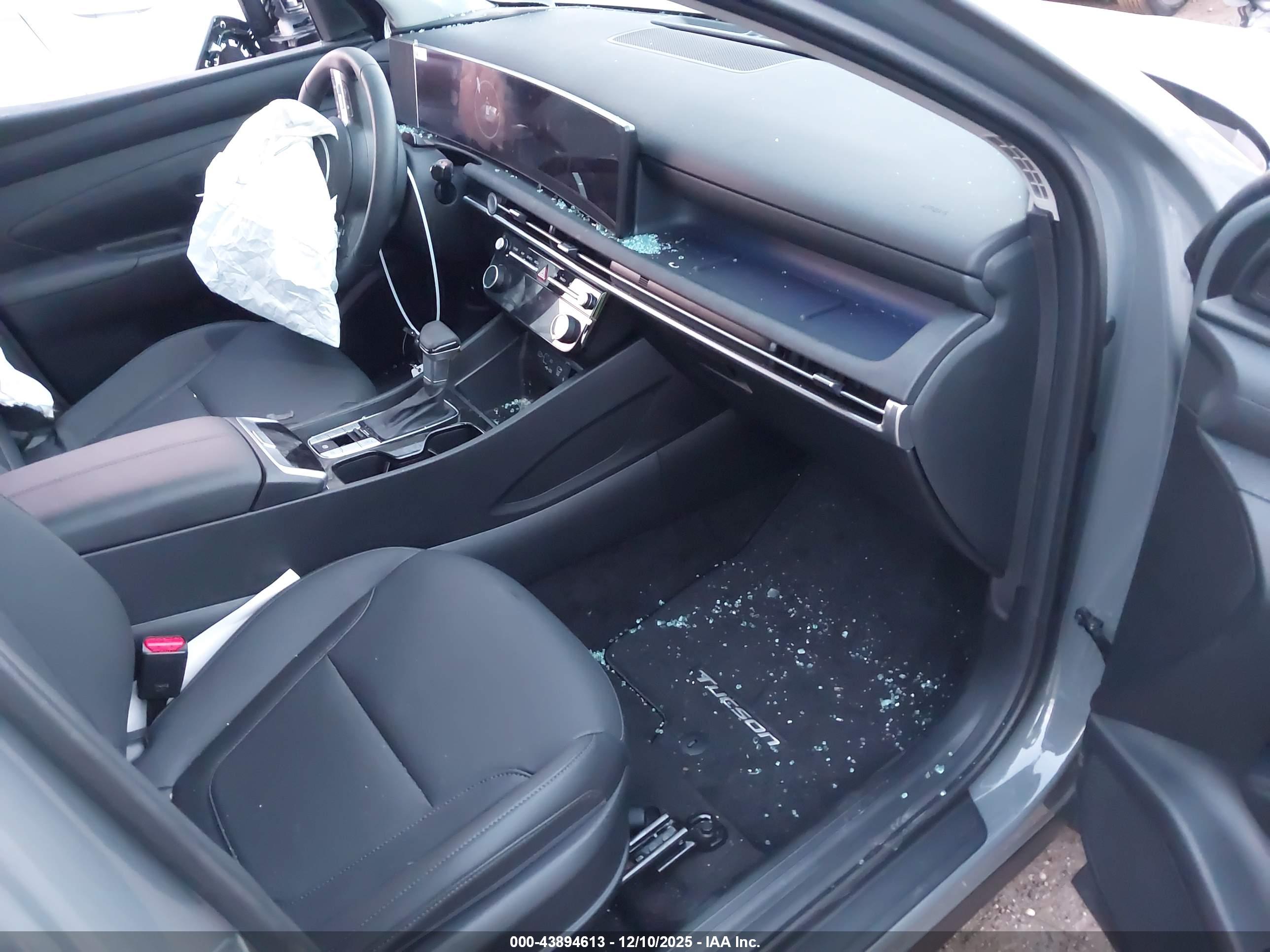 HYUNDAI TUCSON image 5