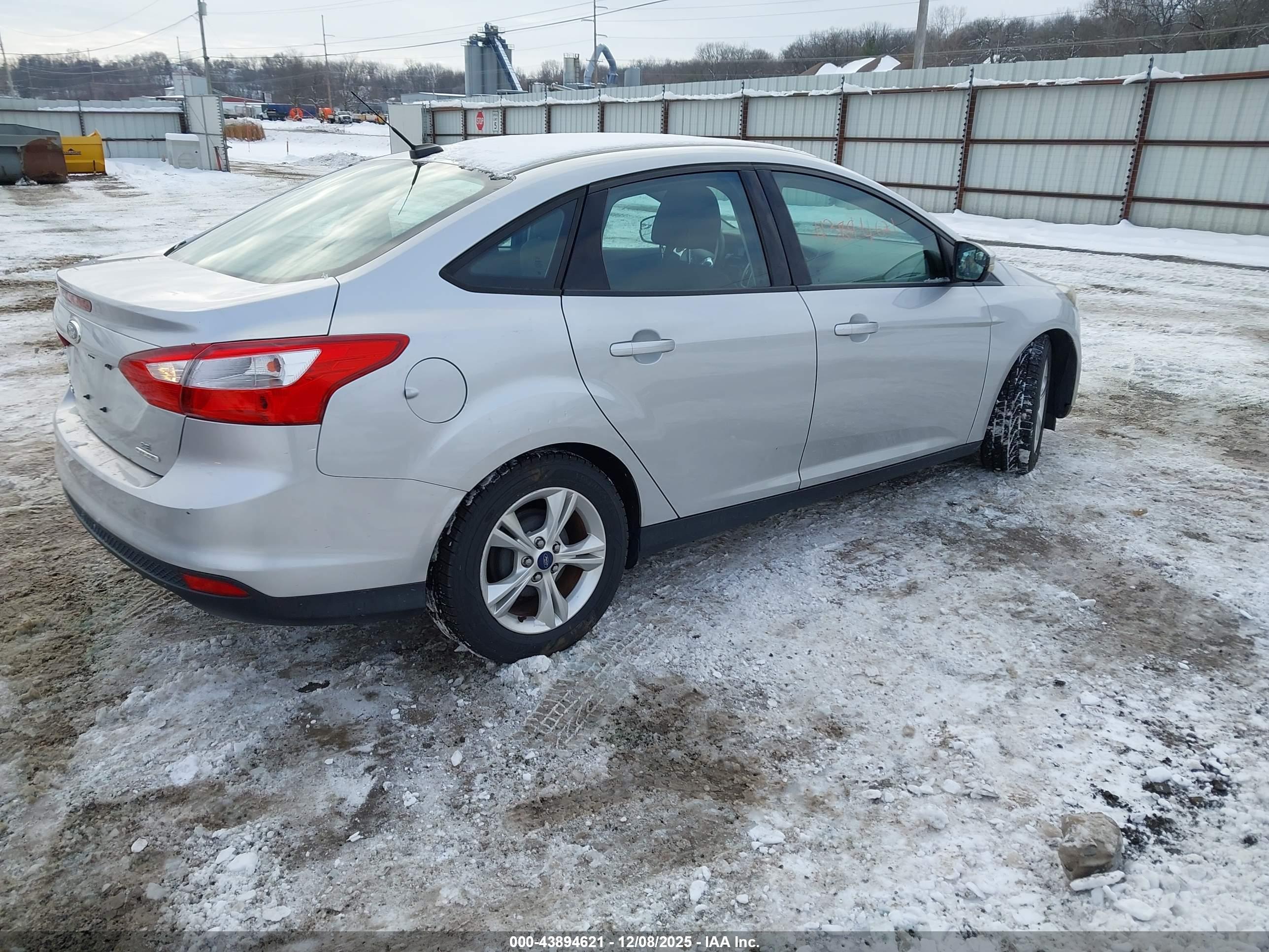 FORD FOCUS image 4