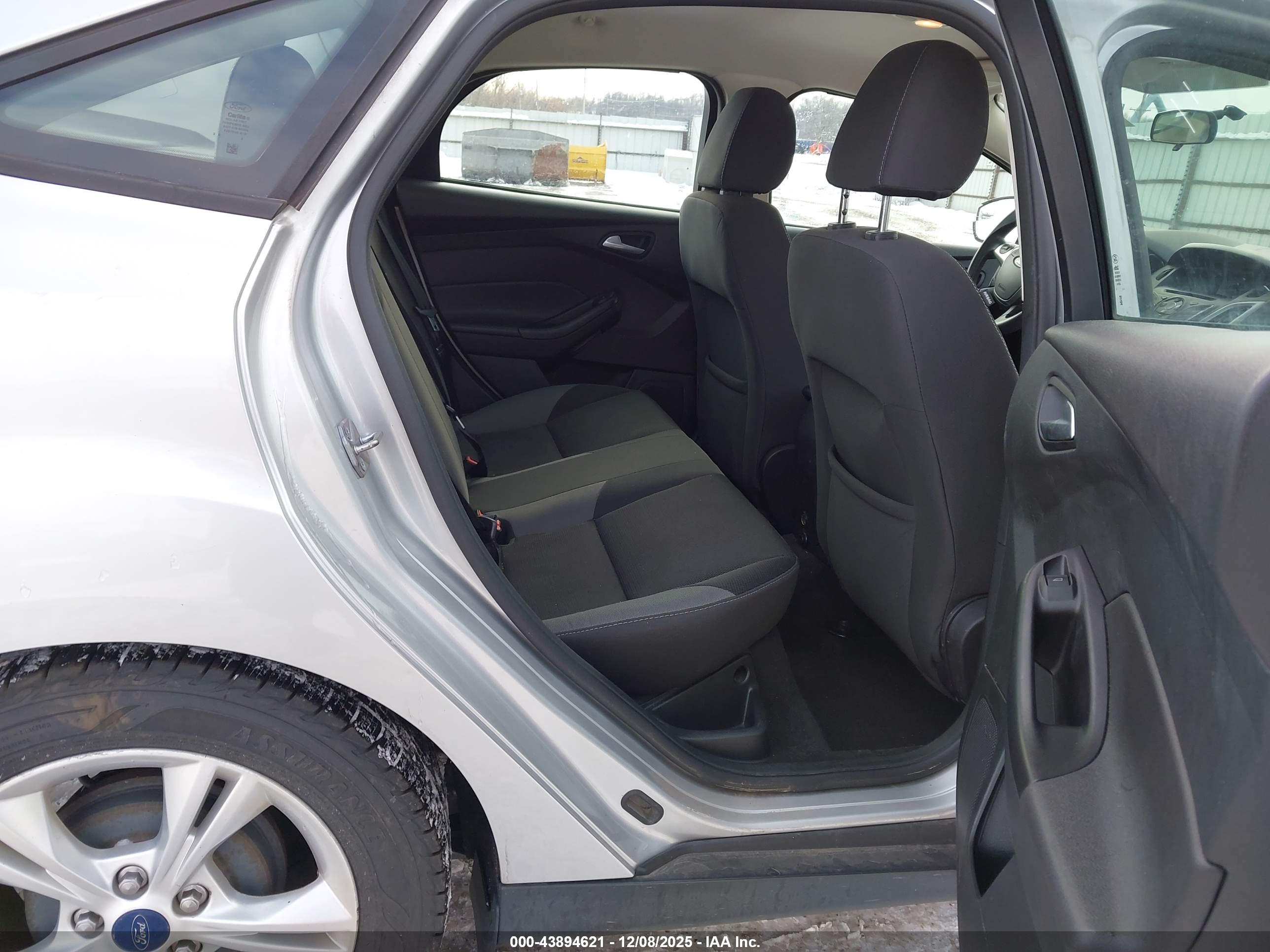 FORD FOCUS image 8