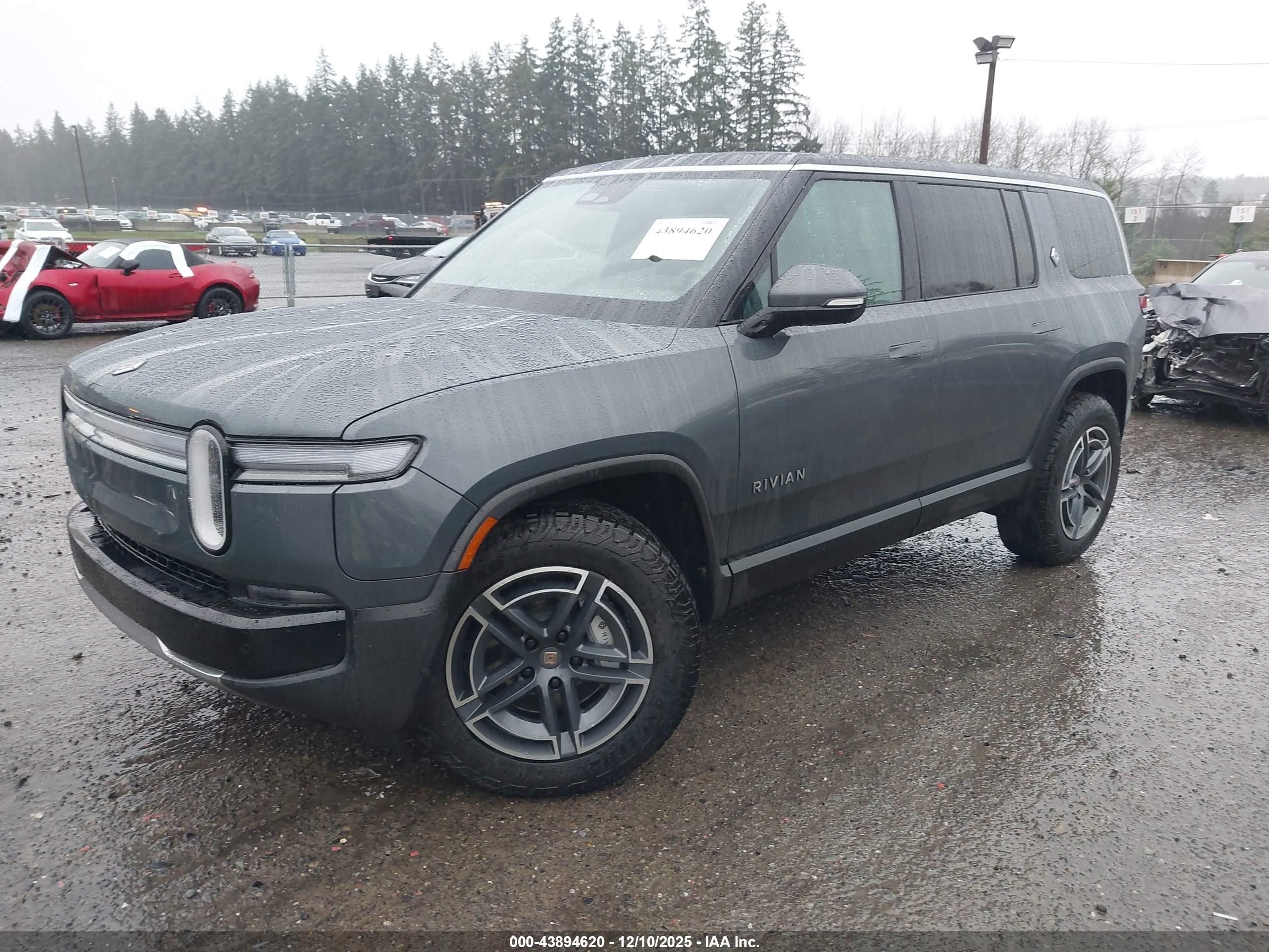 RIVIAN R1S image 2